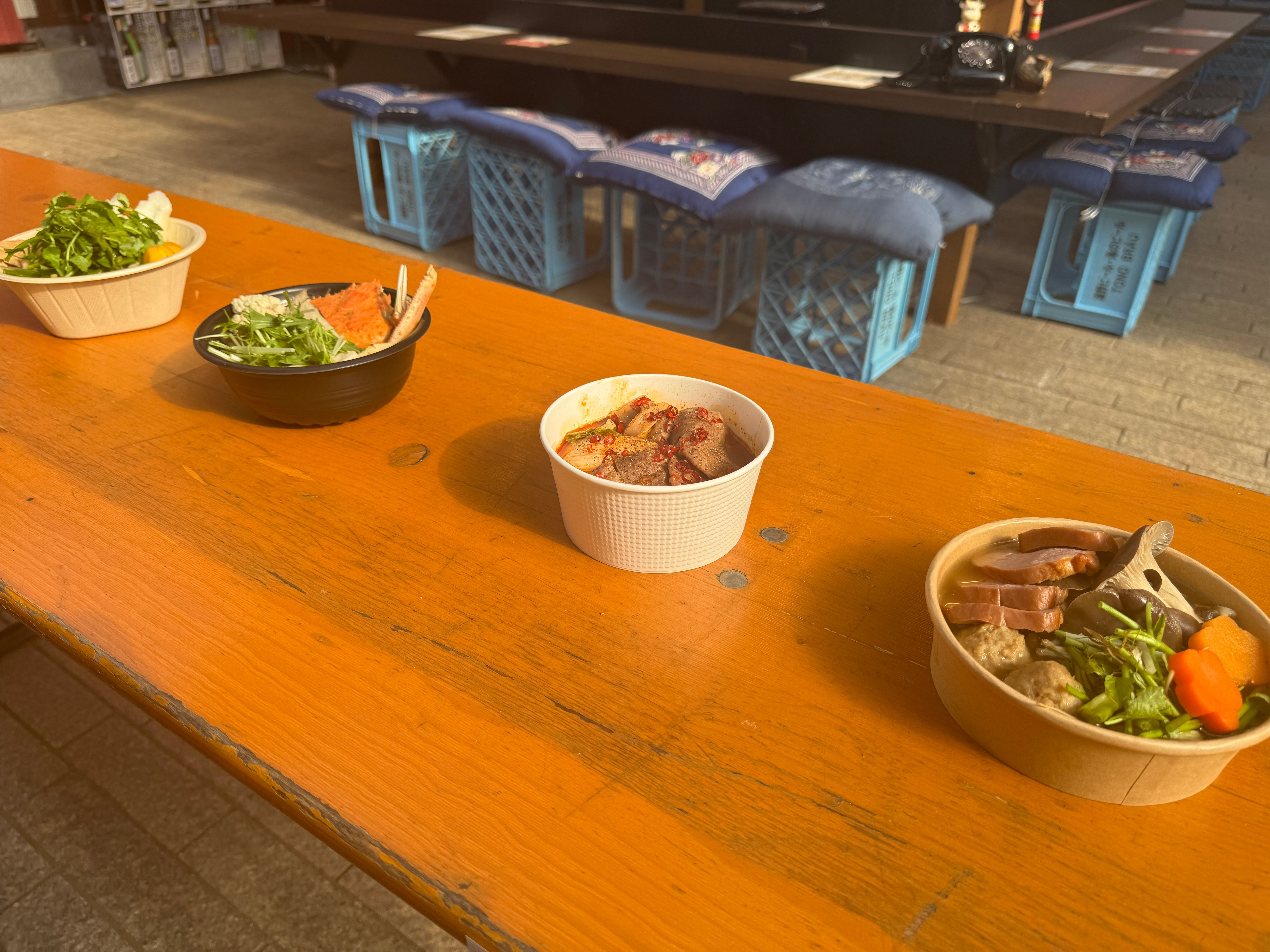 昭和レトロな横丁で繰り広げられる鍋の総選挙とエヴァコラボ、牛タンやリンゴ飴まで味わい尽くす横浜の冬の宴が熱気と共に開幕した。黃信維