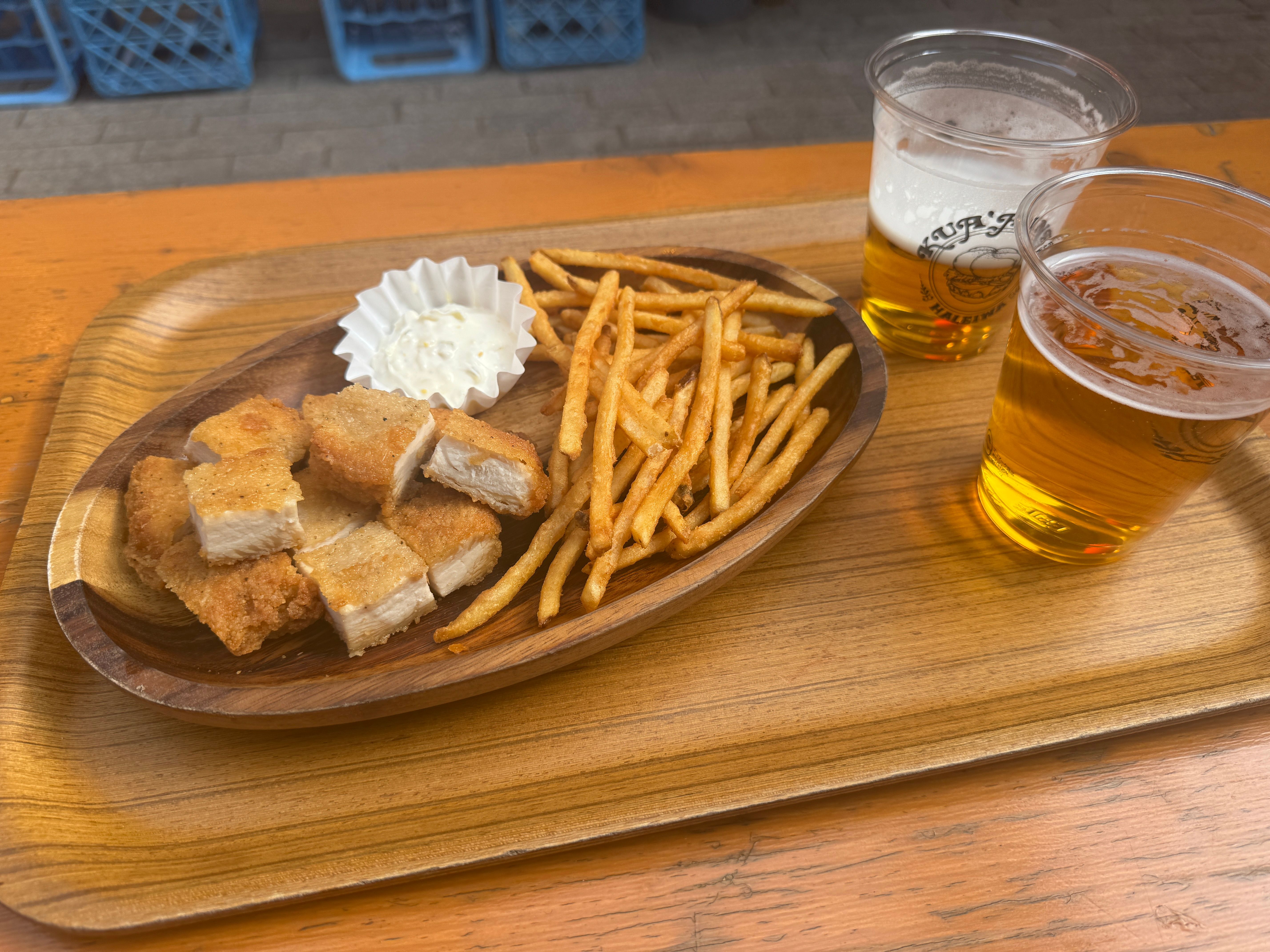 昭和レトロな横丁で繰り広げられる鍋の総選挙とエヴァコラボ、牛タンやリンゴ飴まで味わい尽くす横浜の冬の宴が熱気と共に開幕した。黃信維