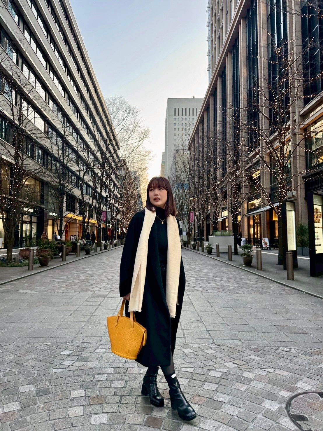 法律の道を断たれ婚約破棄を経て来日した台湾人女性、亡き父の遺志を胸に「山手線NPC」として東京の日常を記録し、バイクでの日本一周とマンション購入を誓う。黃信維