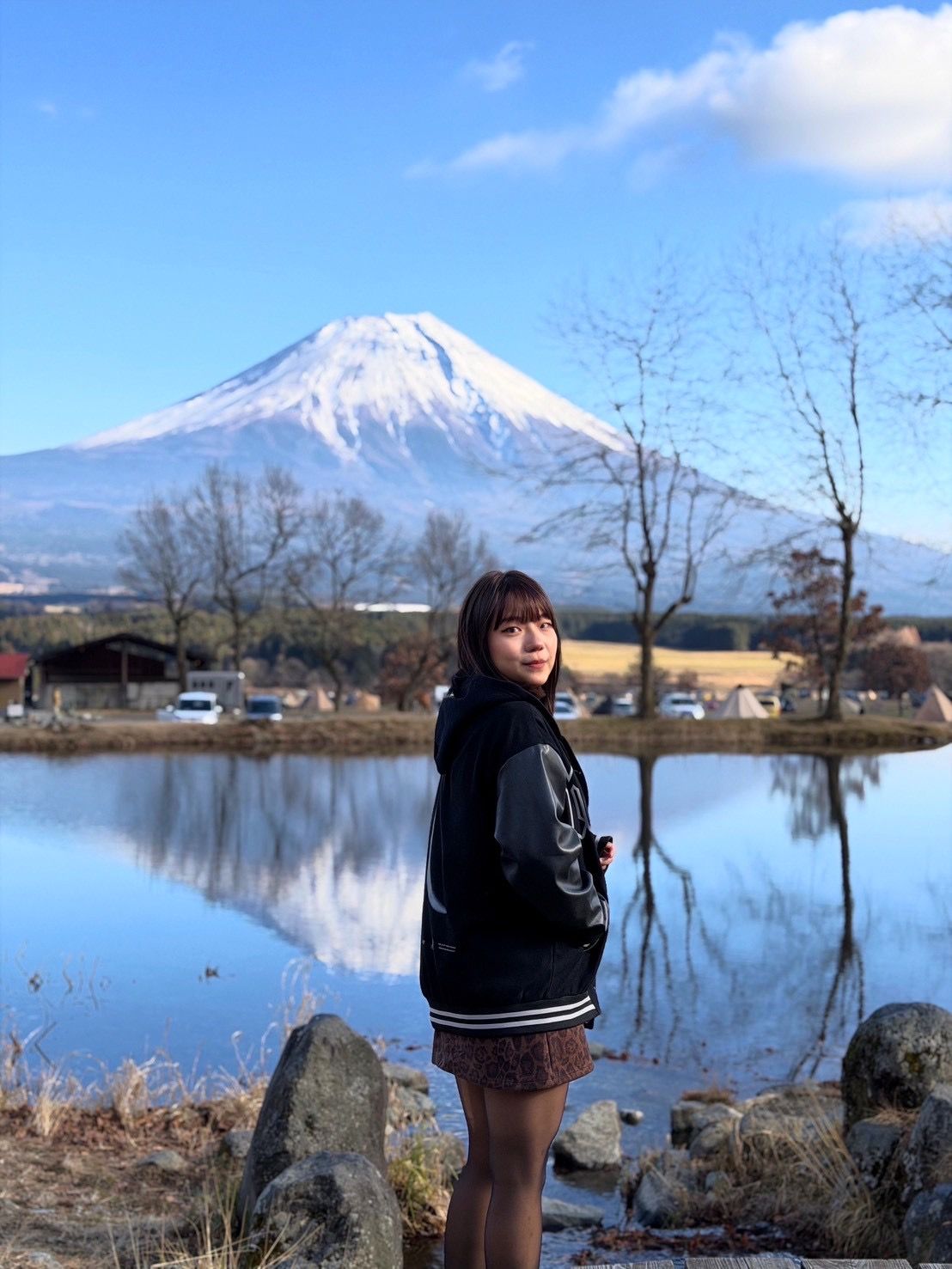 法律の道を断たれ婚約破棄を経て来日した台湾人女性、亡き父の遺志を胸に「山手線NPC」として東京の日常と絶景を発信し続ける。侯侯
