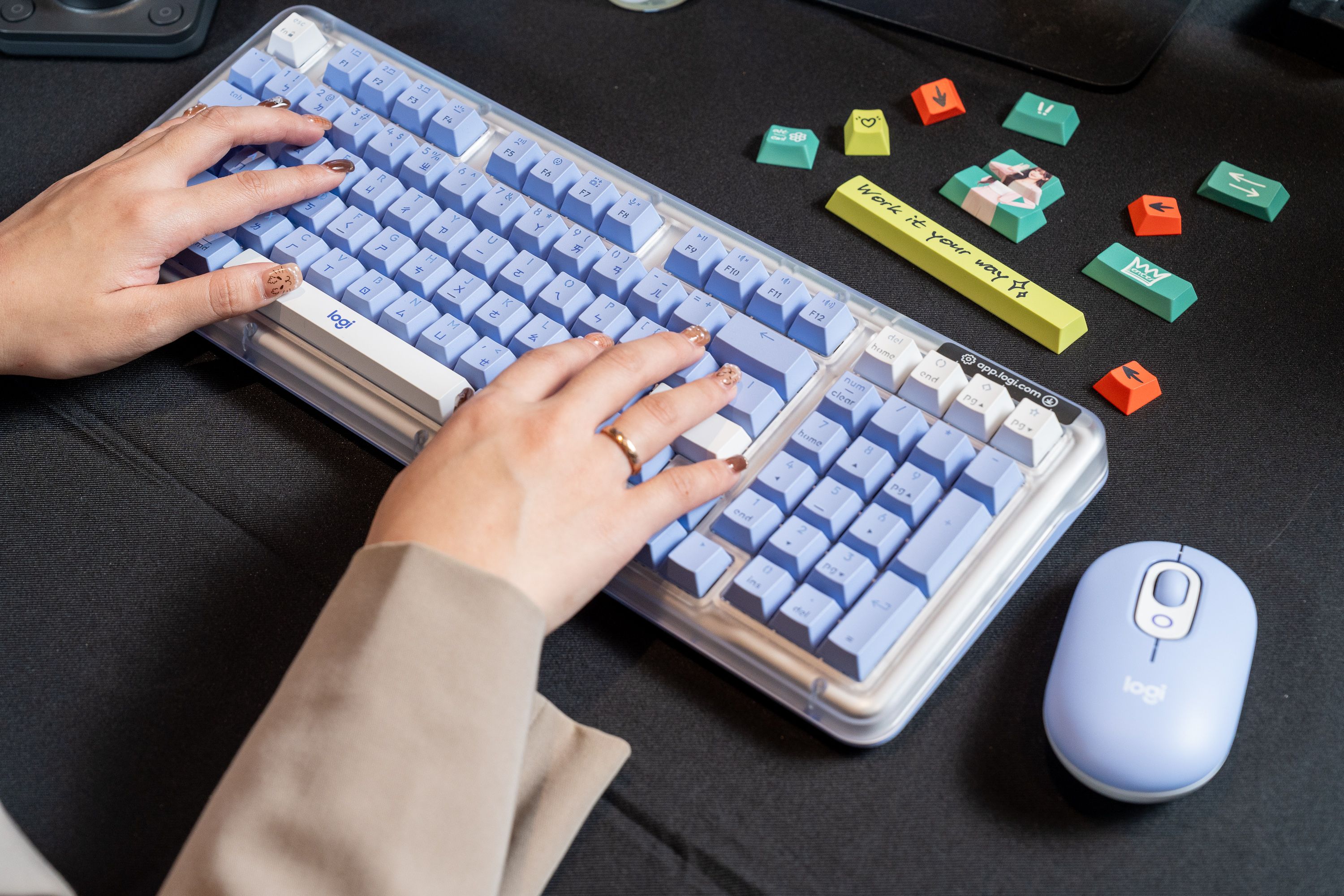 20260120-即日起購買K98M鍵盤搭配指定滑鼠，即可獲贈價值1680元的品牌代言人好禮「李珠珢限量聯名鍵帽」。（Logitech提供）