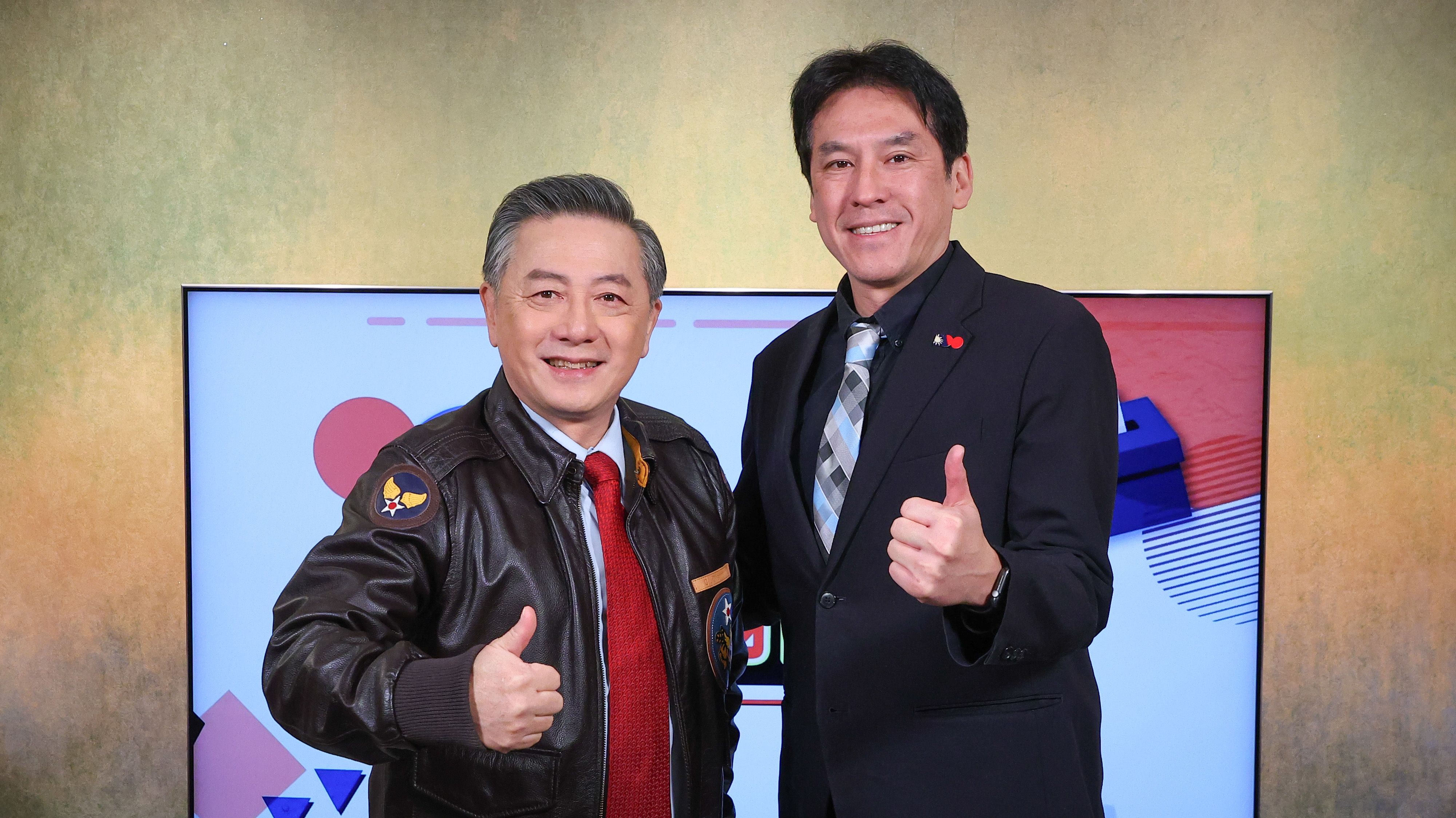 20260121-前美國國防部官員胡振東（左）出席黃暐瀚「下班瀚你聊」節目。（顏麟宇攝）