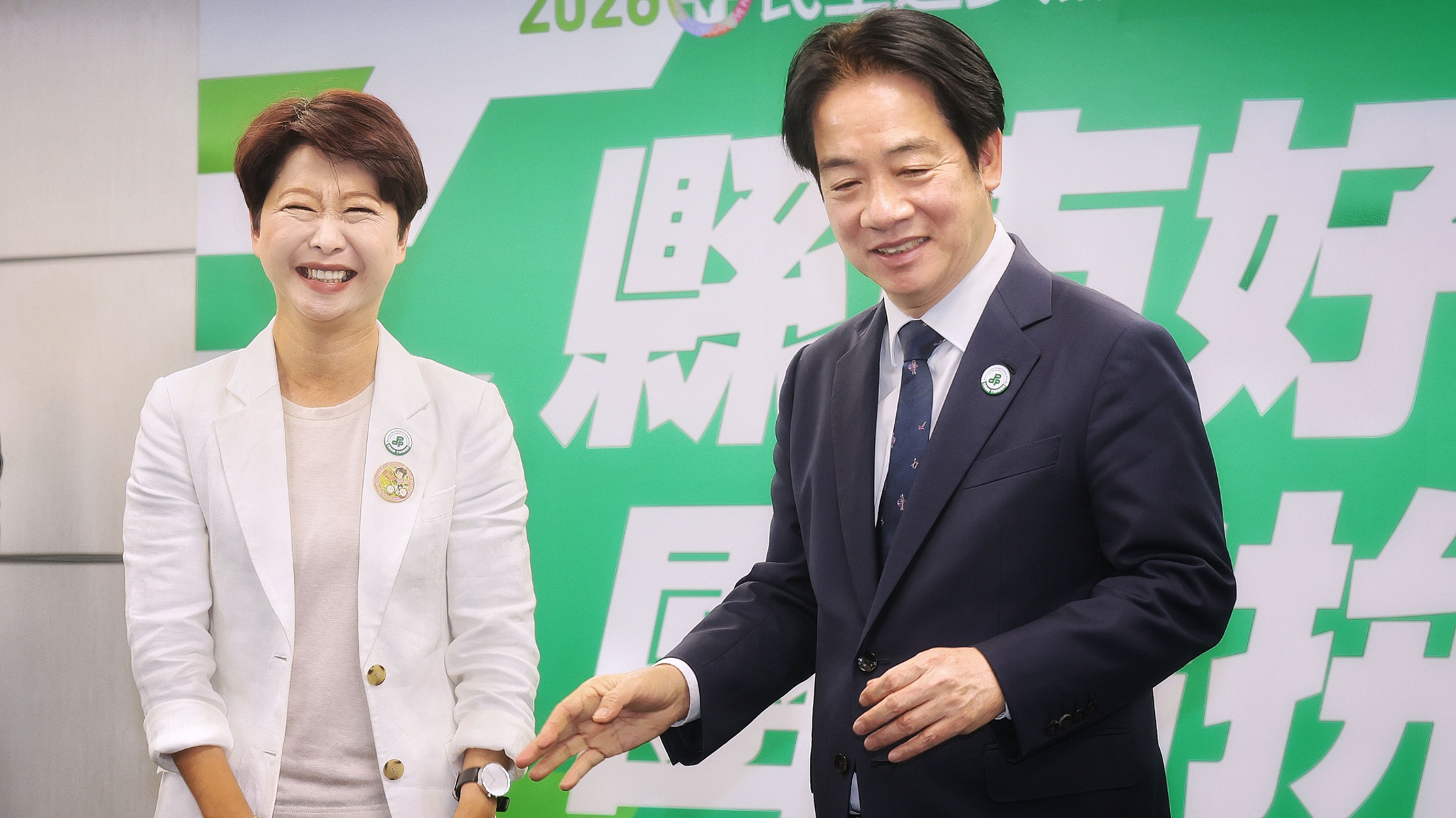 20260121-民進黨主席賴清德（右）、民進黨台南市長提名人陳亭妃（左）21日出席民進黨縣市長提名記者會。（柯承惠攝）