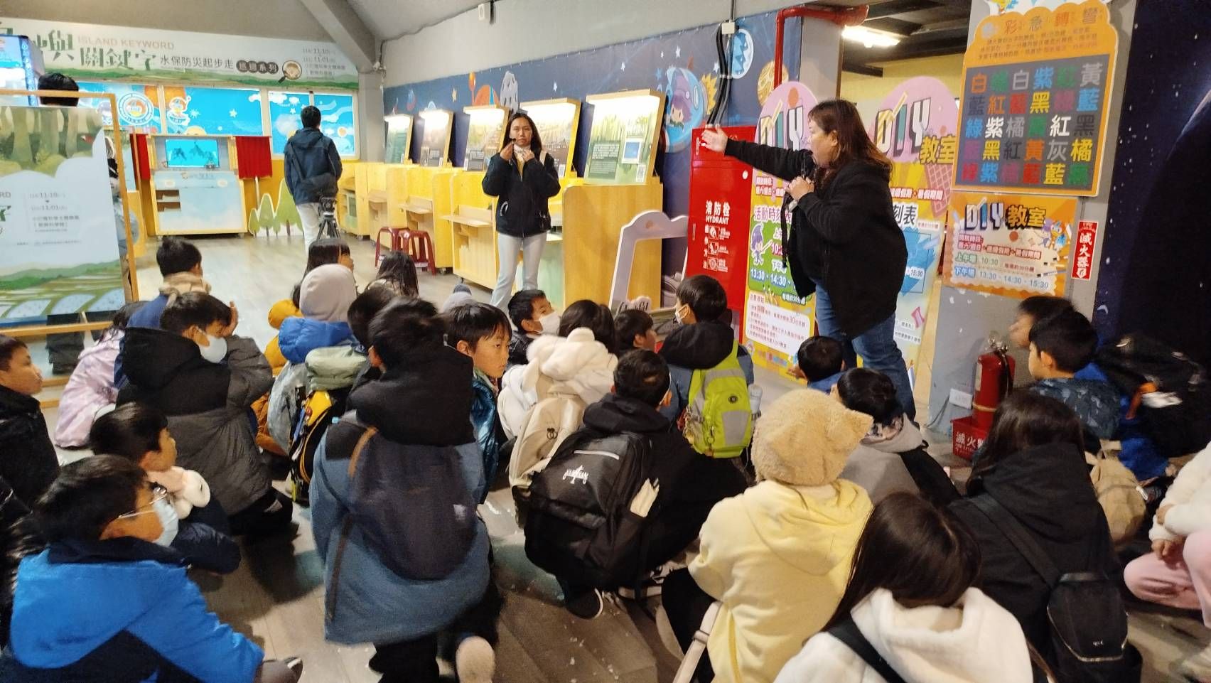 「島嶼關鍵字」特展透過故事、遊戲與實作體驗，將抽象的防災與環保知識化為生動有趣的學習內容。（圖／方詠騰攝）