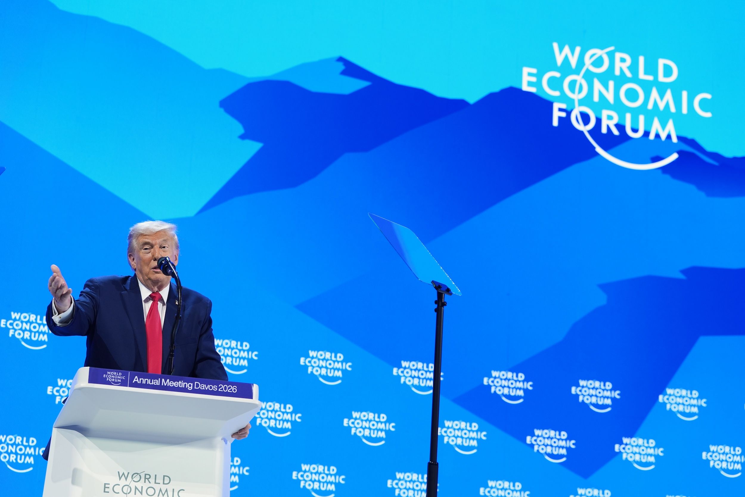 2026年1月21日，美國總統川普在瑞士達沃斯的世界經濟論壇發表演說。（美聯社）