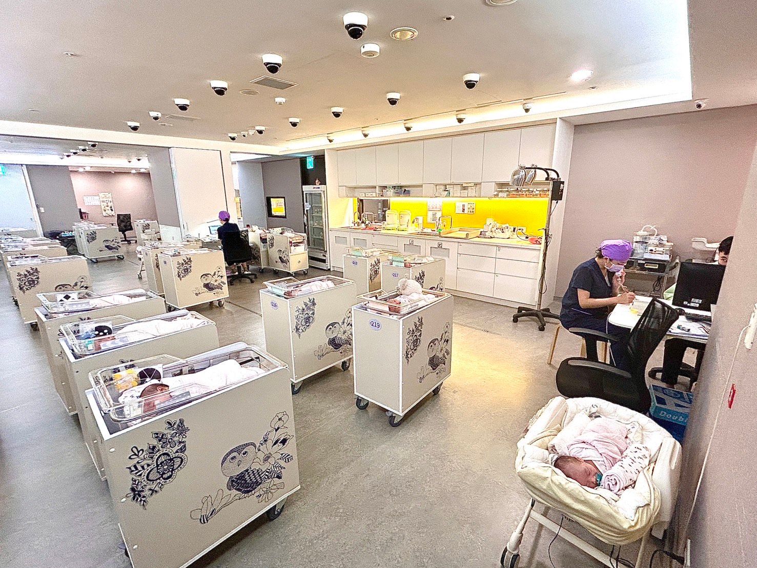 愛兒麗扮演懂爸爸、懂媽媽、也懂寶寶的最佳夥伴，以專業與溫度，陪著一家人走過這段嶄新的人生路。