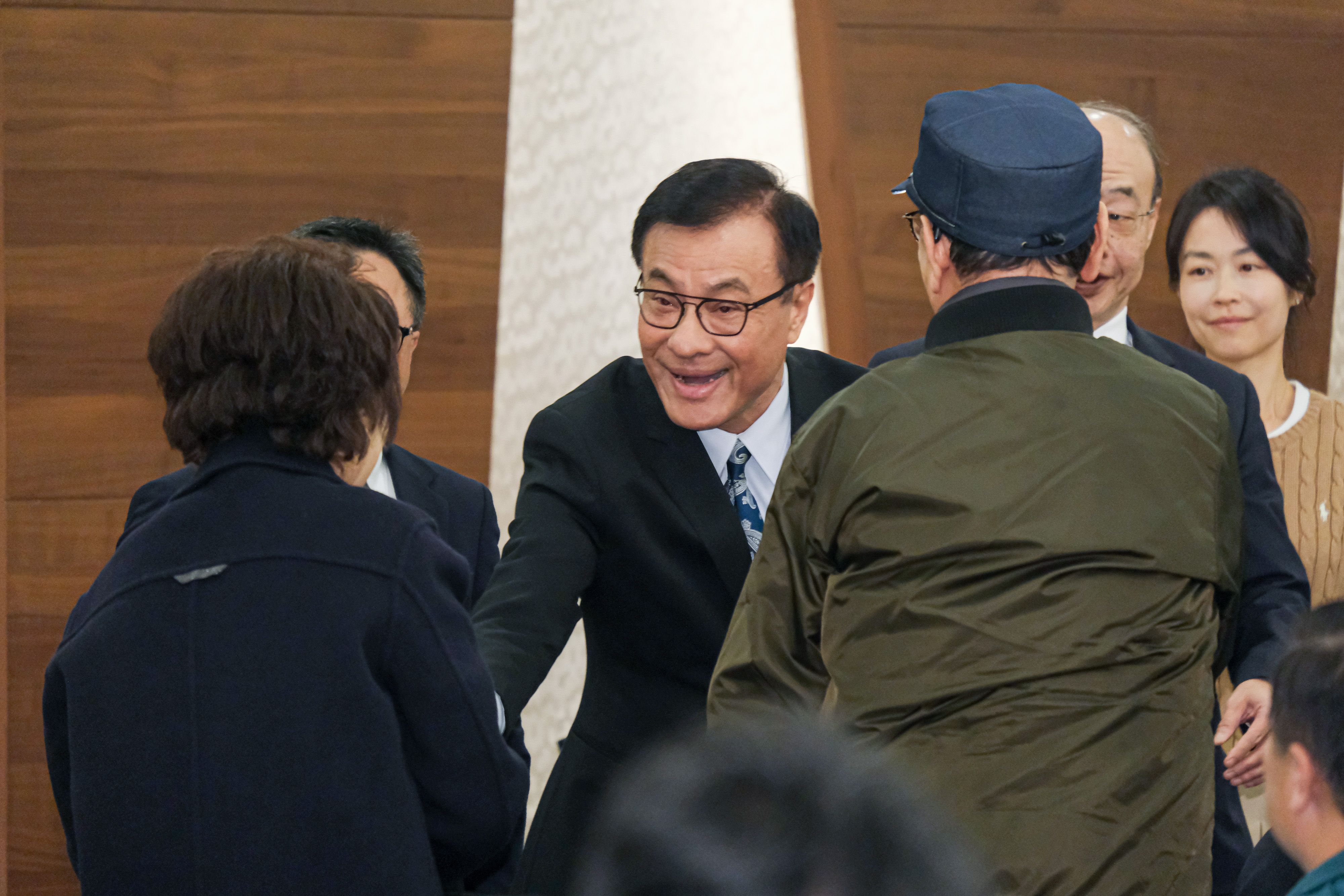 20260123-海基會於23日舉行第12屆董監事第1次臨時聯席會議，圖為新任海基會董事長蘇嘉全（中）。（劉偉宏攝）