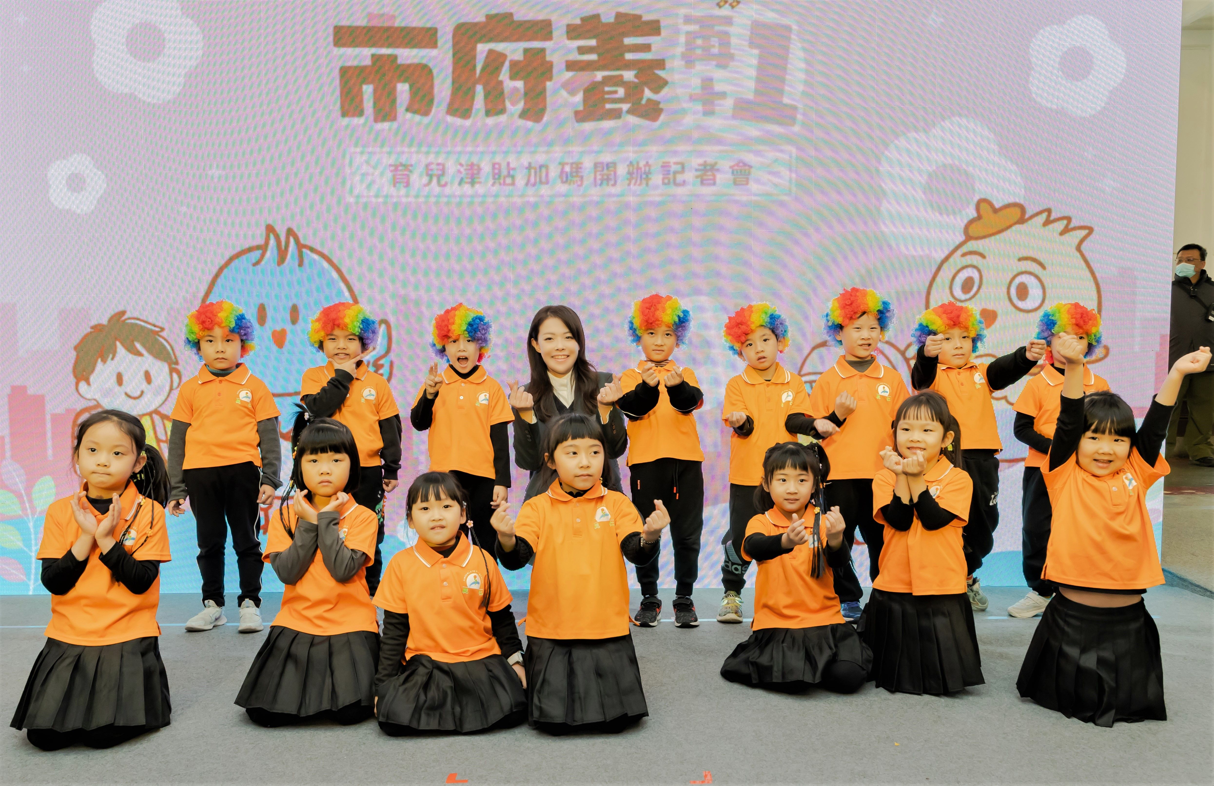 新竹市長高虹安上任至今3年多來，陸續開辦多項友善育兒政策，鼓勵更多年輕家庭安心生養、快樂育兒。（圖／新竹市政府提供）