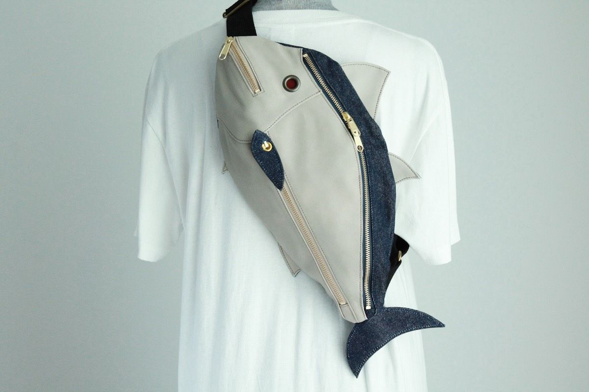 「リアルな魚を背負う『魔法』のカバン、台湾ファンとの再会と3月の新作販売に意欲。」(川本有哉/提供)