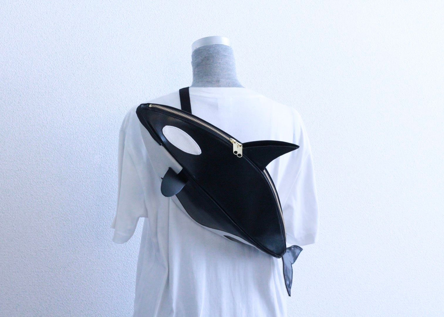 「独占取材で見えた職人魂、リアルな魚を背負う『魔法』のカバンが台湾と日本を繋ぐ。」(川本有哉/提供)