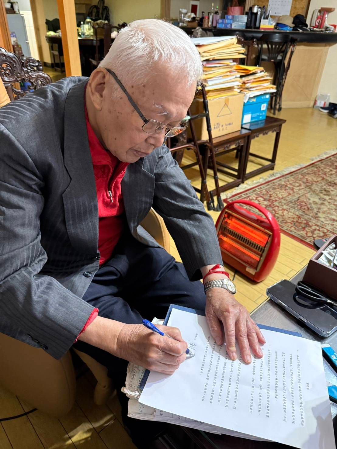 劉泰英發表聲明，強調內容文字未取得他本人書面同意書前，不得進行任何形式之出版、發行、轉載或數位化傳播。（圖／劉泰英提供）