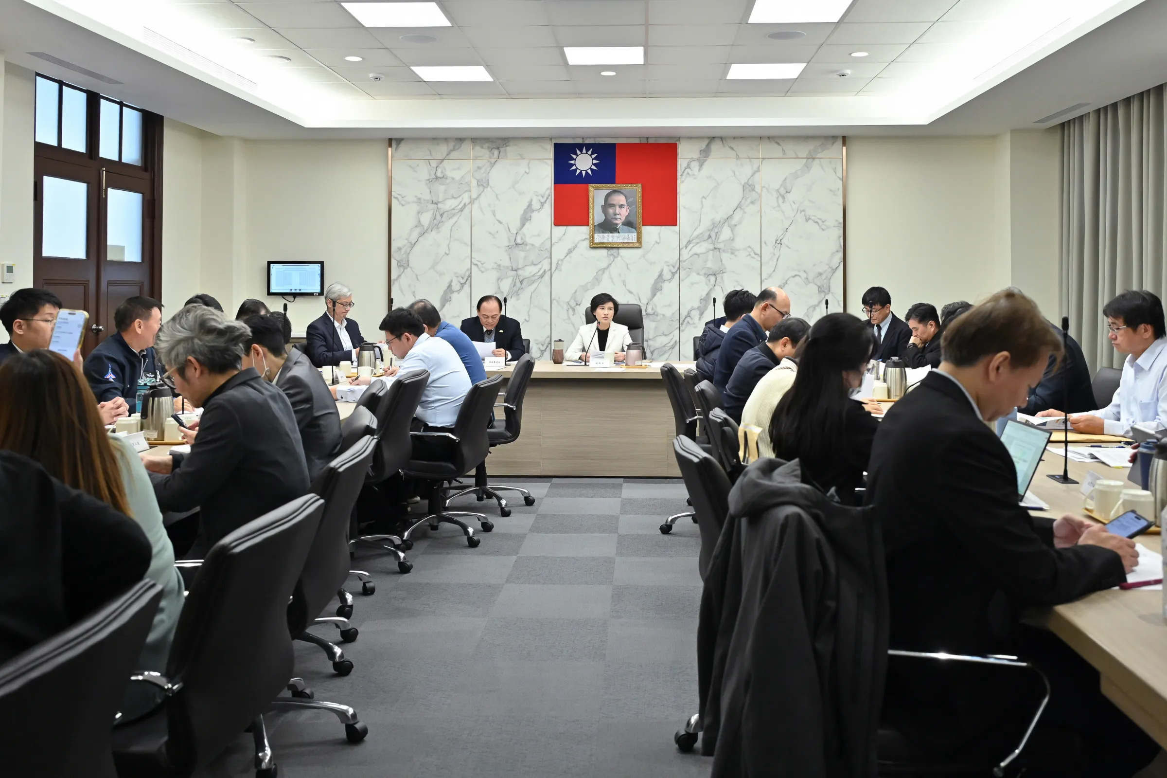 20260123-行政院23日召開「無人載具產業發展及管理機制」2026年度第1次專案會議，有擔任召集人的行政院副院長鄭麗君主持。（行政院提供）