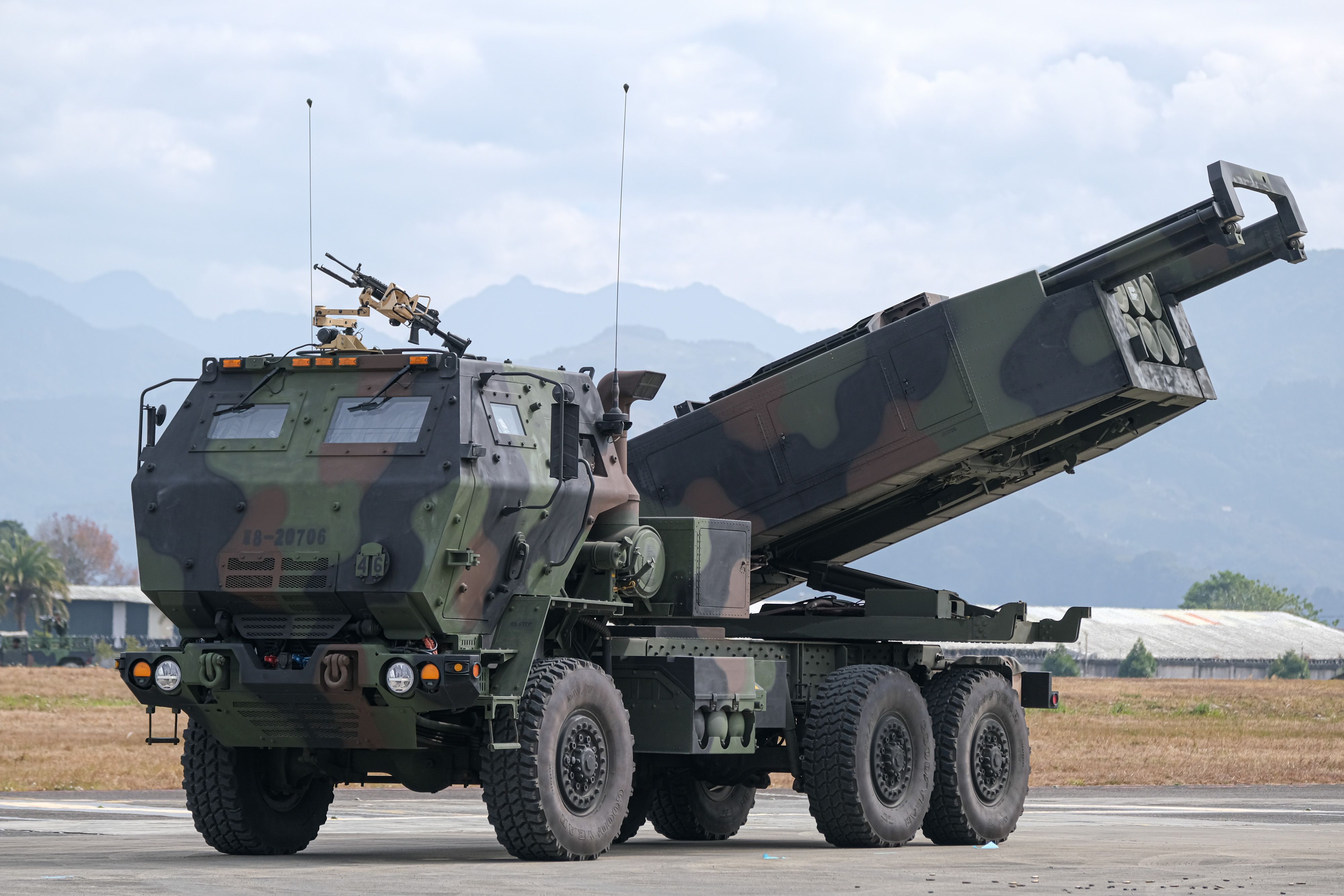 20260127-國防部27日舉辦「國軍115年春節加強戰備媒體邀訪活動」，圖為HIMARS海馬士多管火箭系統發射車。（劉偉宏攝）