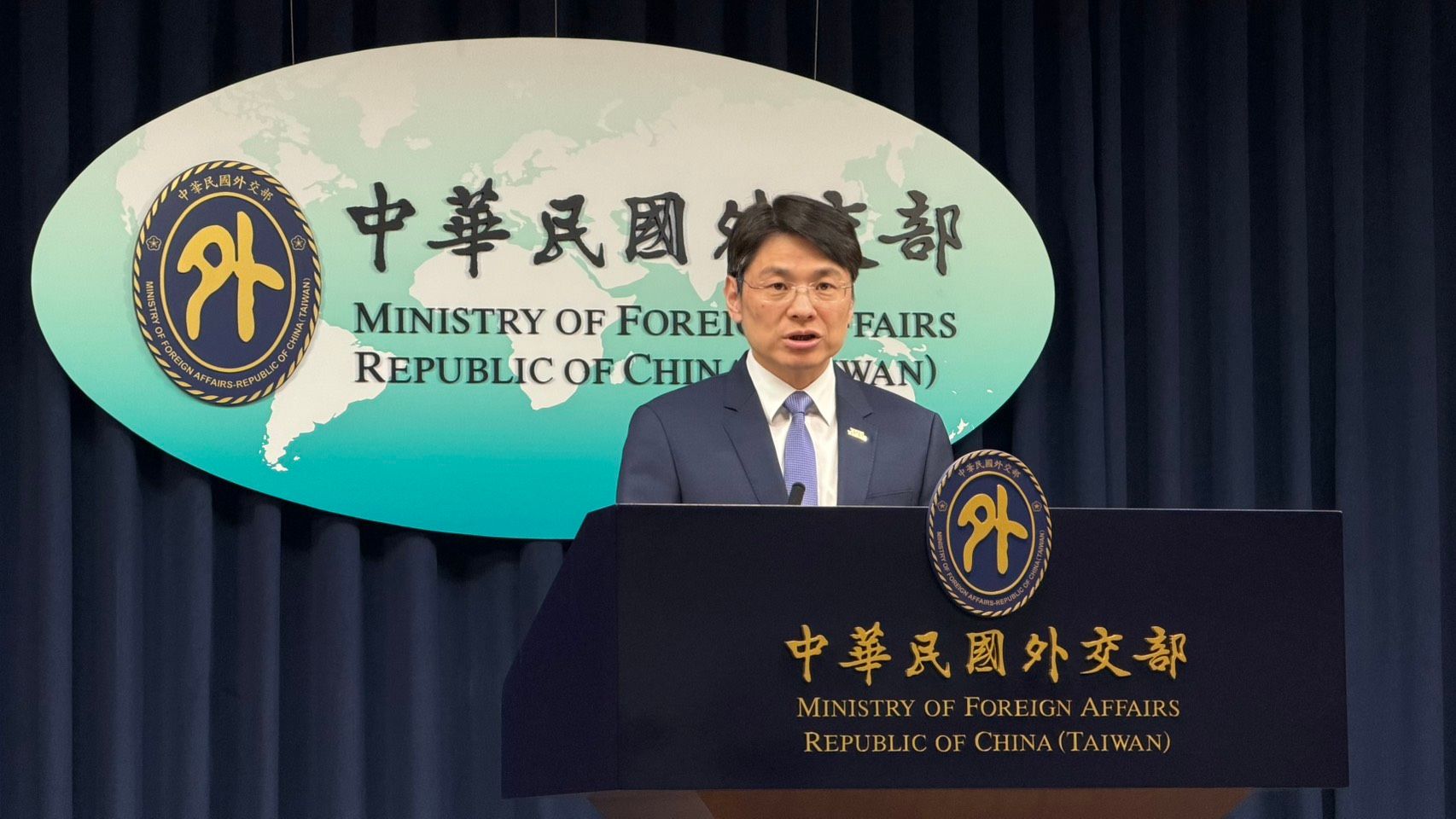 20260127-外交部發言人蕭光偉27日主持例行記者會並回應媒體提問。（鍾秉哲攝）