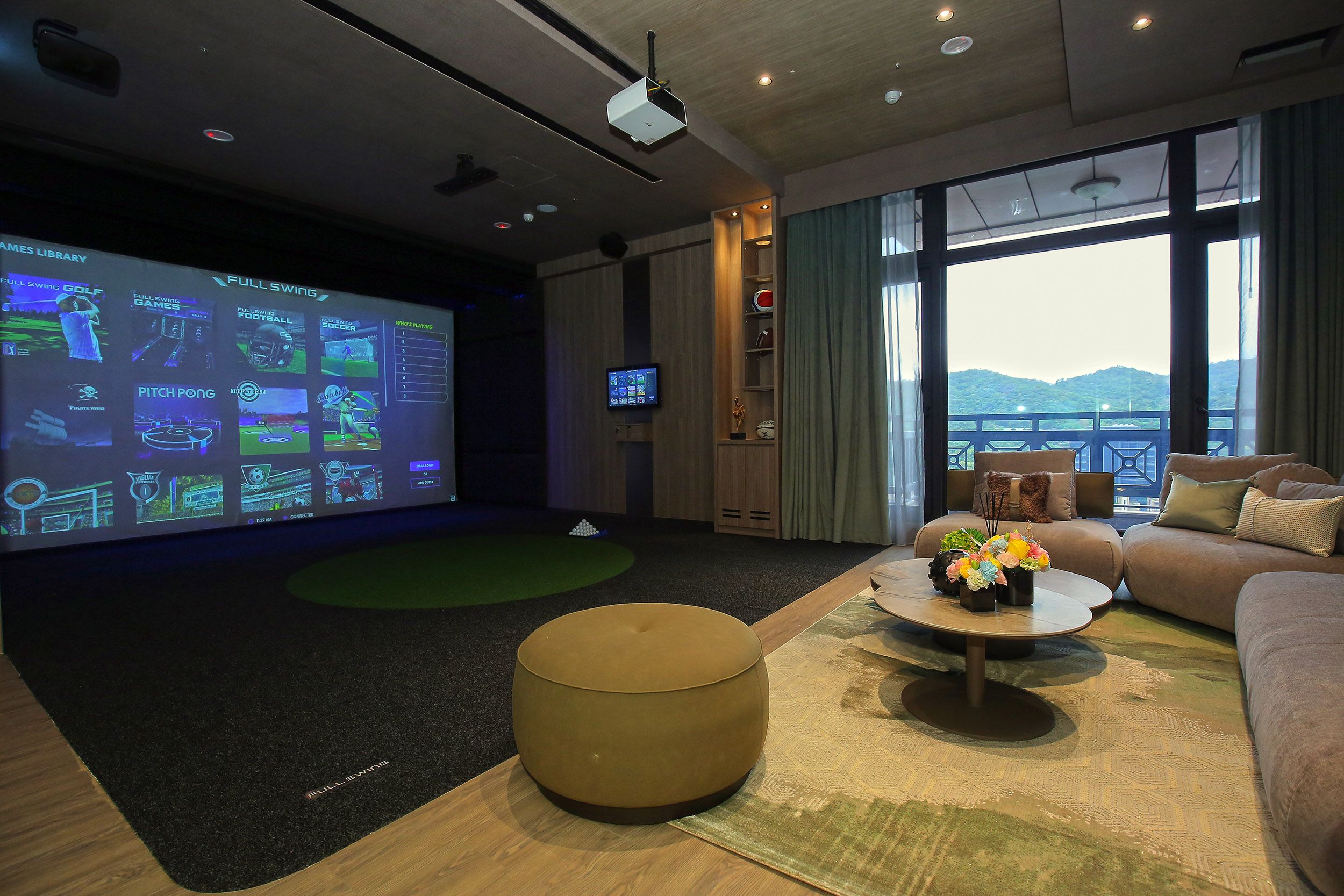 國華City Hub設有VIP 包廂，打造高度隱私的 8 至 10 人專屬空間，內設多元運動模擬器及享用餐點服務，適合私人會議、聚會或慶祝活動。