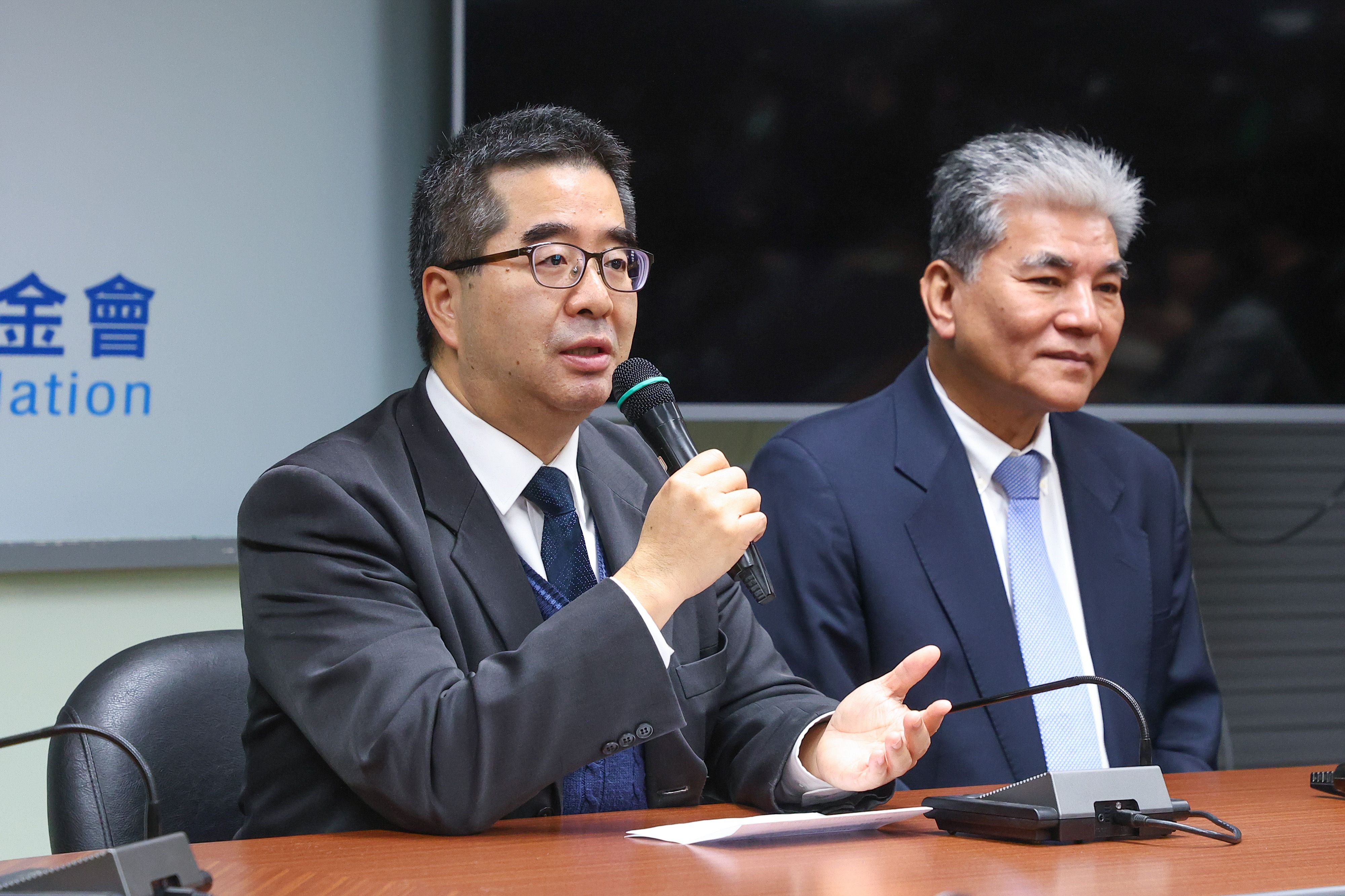 20260128-國民黨副主席蕭旭岑（左）、國家政策研究基金會副董事長李鴻源（右）28日針對兩岸交流事項召開記者會。（顏麟宇攝）