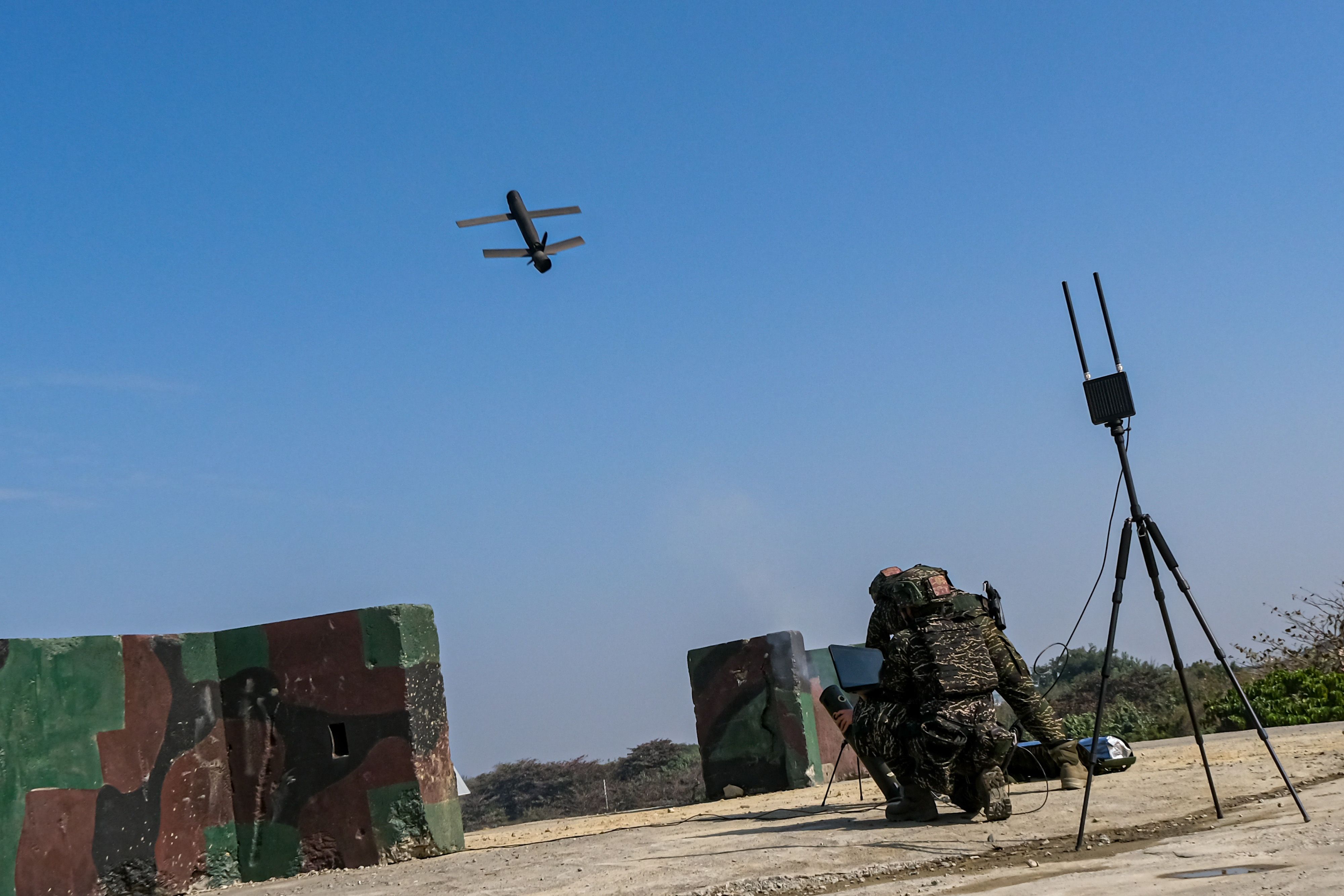 20260129-國防部29日舉辦「國軍115年春節加強戰備媒體邀訪活動」，圖為海軍陸戰隊射擊第一枚勁蜂一型無人機。（劉偉宏攝）