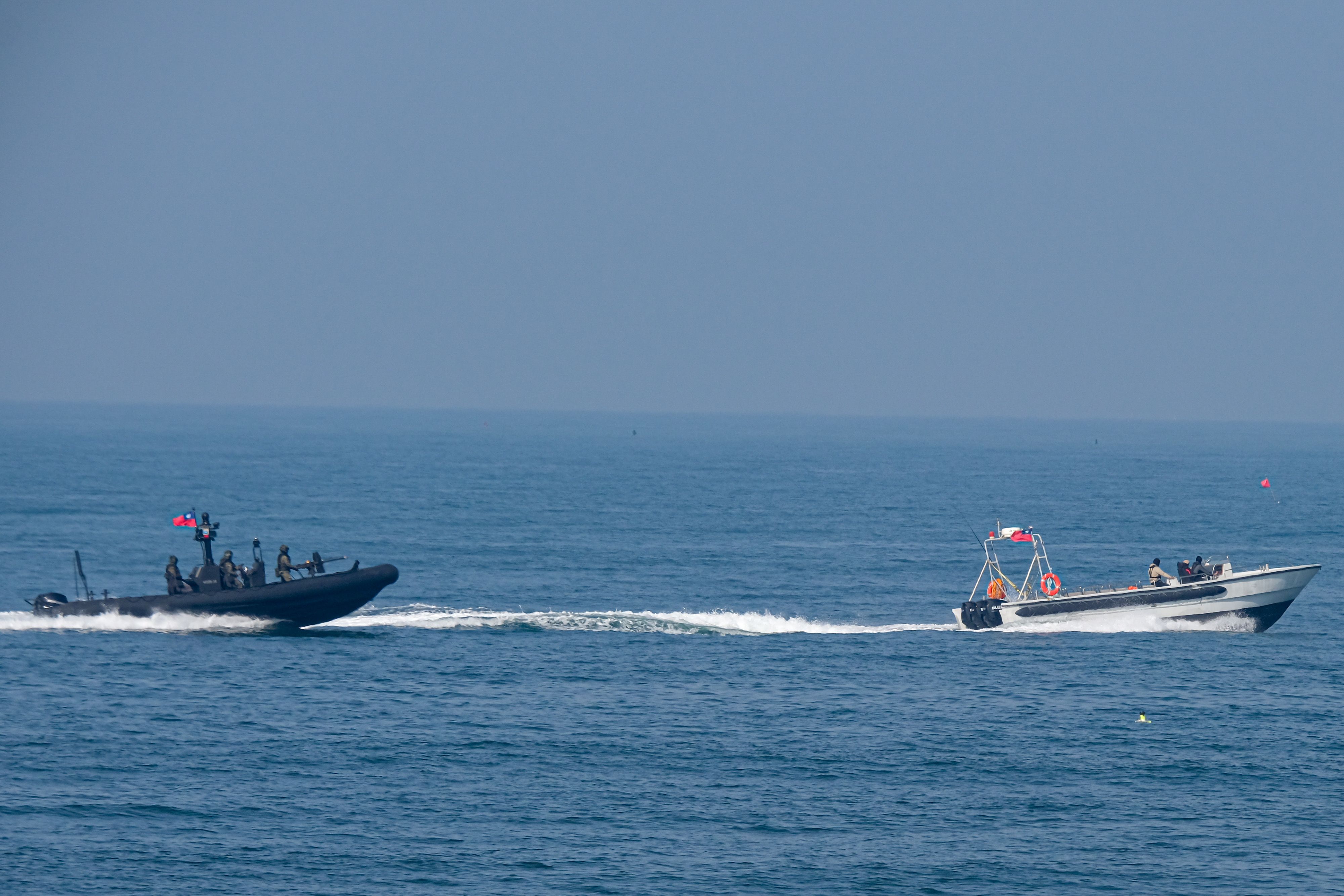 20260129-國防部29日舉辦「國軍115年春節加強戰備媒體邀訪活動」，圖為M109 特種作戰突擊艇。（劉偉宏攝）