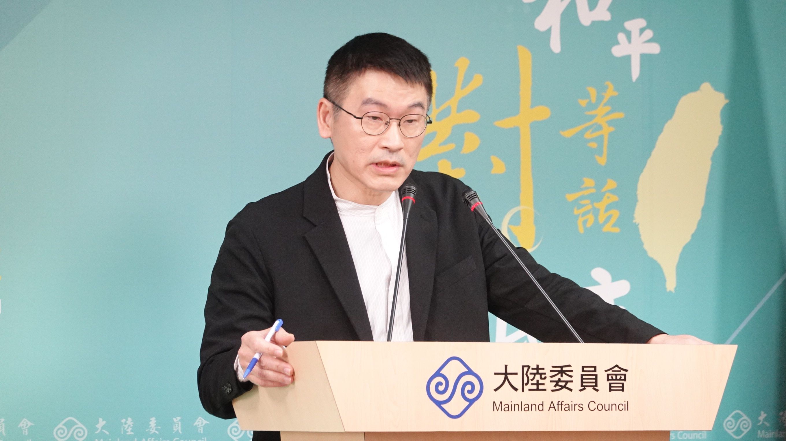 陸委會副主委梁文傑1月29日舉行例行記者會，梁文傑揭露有2位台灣檢察官赴陸旅遊遭到盤查，甚至有1名台灣氣功老師在大陸被逮補起訴。（楊騰凱攝）