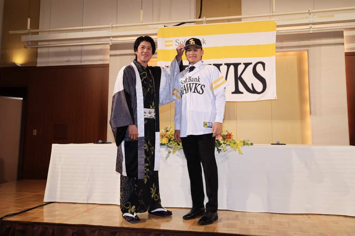 台湾の至宝・徐若熙が鷹の18番を背負い、日職での活躍と3年後の世界挑戦を宣言した。福岡ソフトバンクホークス