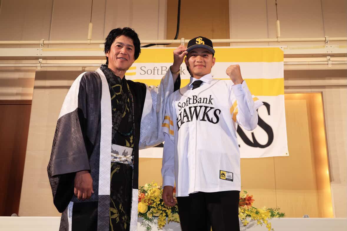 台湾の至宝・徐若熙が鷹の18番を背負い、日職での活躍と3年後の世界挑戦を宣言した。福岡ソフトバンクホークス