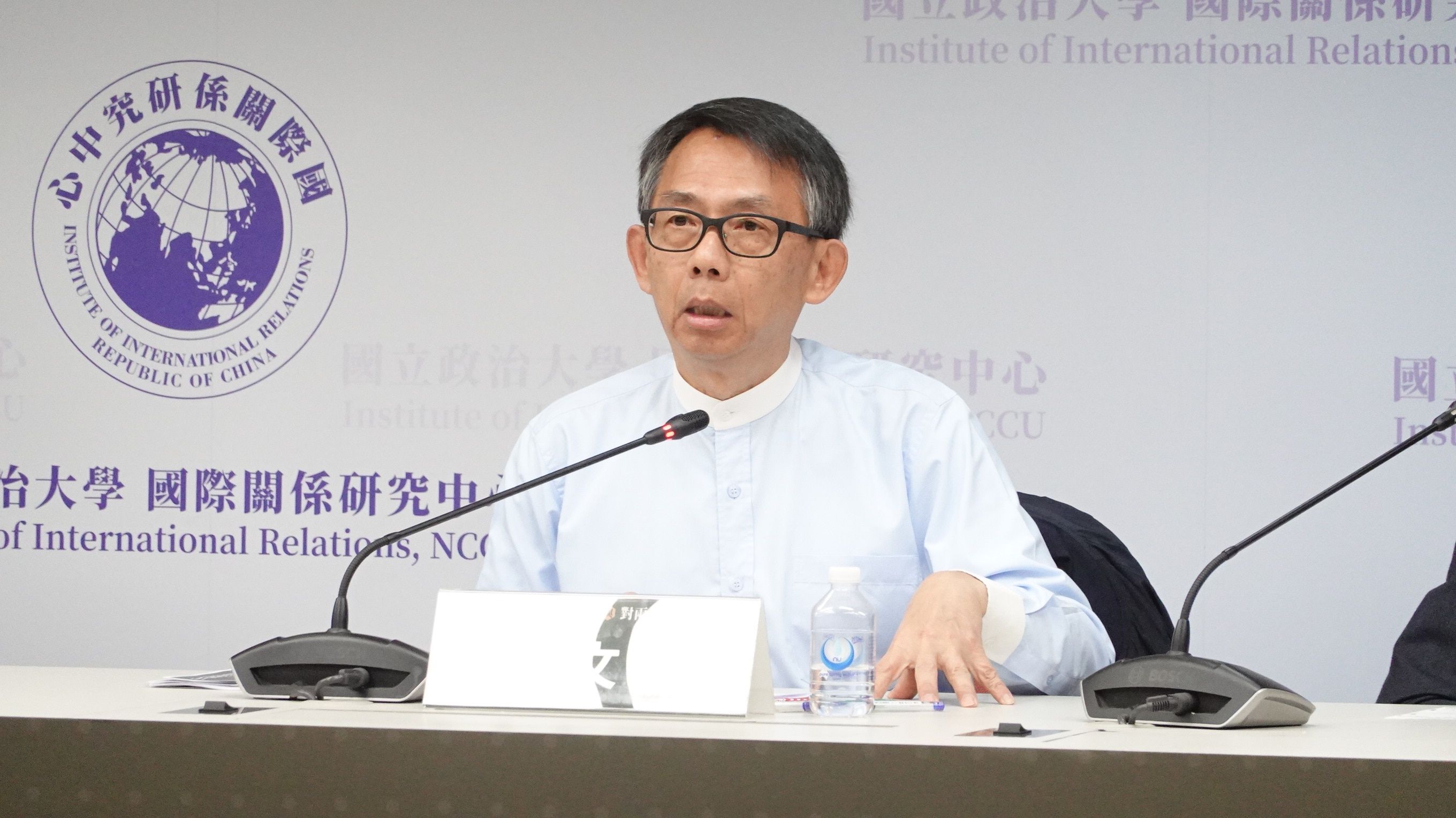 政治大學政治系、東亞所特聘教授寇健文分析張又俠倒台事件。（楊騰凱攝）