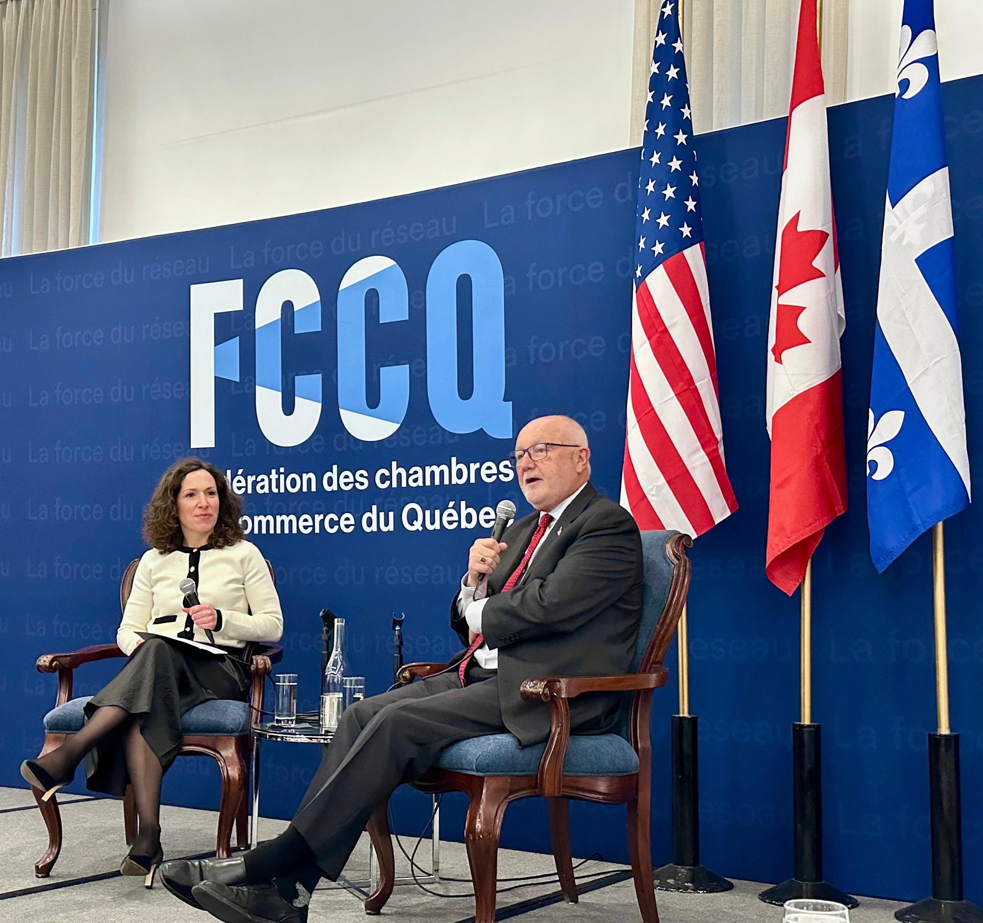 美國現任大使彼得.霍克斯特拉(Pete Hoekstra,右)出席魁北克會議。(翻攝自霍克斯特拉粉專)