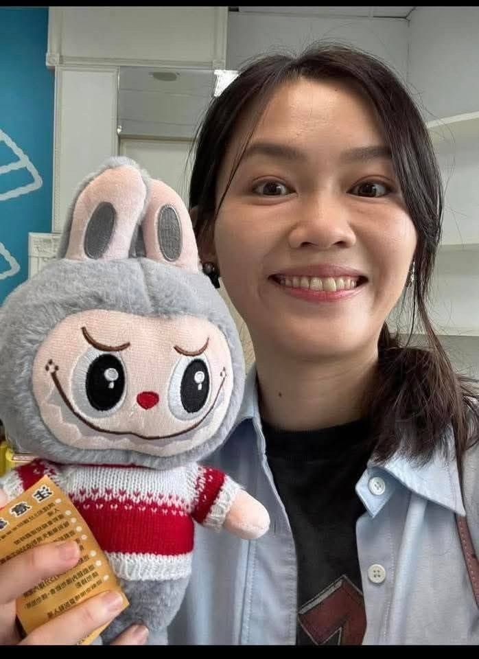 吳欣岱發文批評台北燈節與泡泡瑪特合作，被翻出她過去疑似拿盜版泡泡瑪特Labubu玩偶拍照。 楊智伃提供