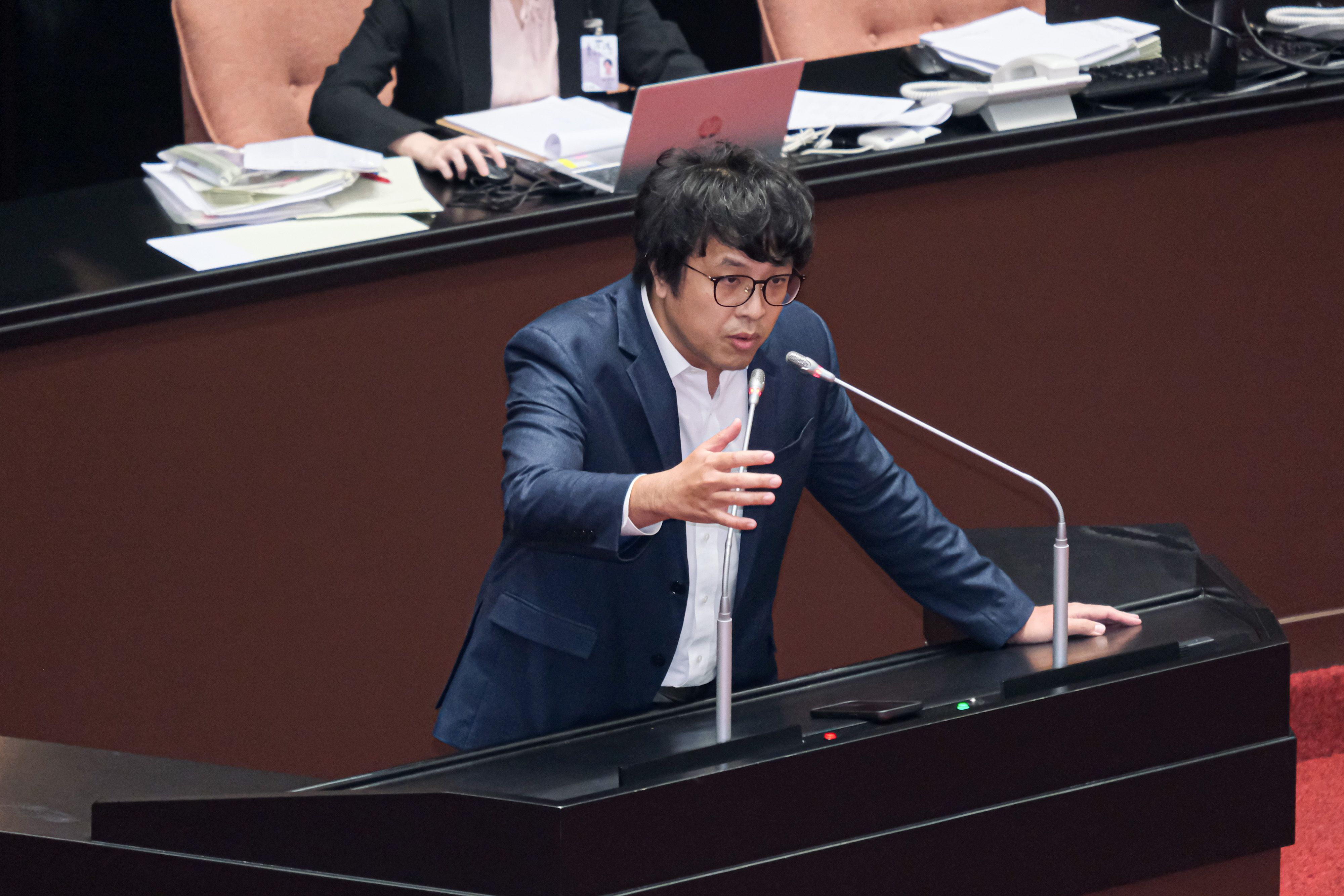 20260130-民進黨立委沈伯洋30日於立法院議場進行發言。（劉偉宏攝）