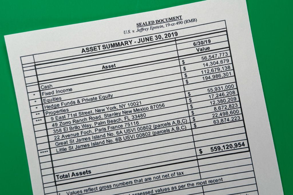 美國司法部再次釋出性犯罪富豪艾普斯坦的祕密檔案，總量多達300萬頁。（美聯社）