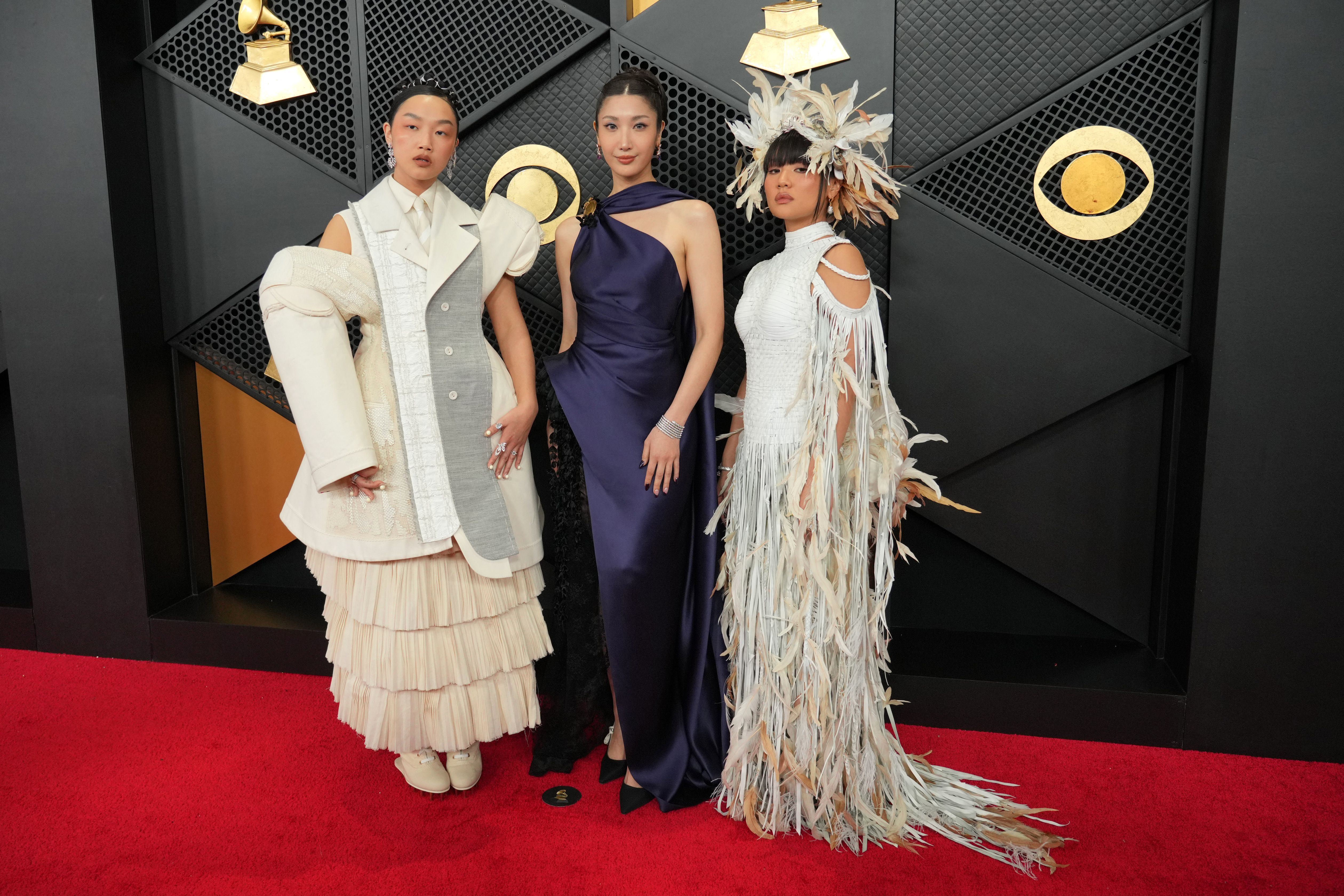 由 Audrey Nuna、EJAE 與 Rei Ami 組成的實力派限定女團 HUNTR/X（獵魔女團），成功憑藉動畫主題曲《Golden》奪得「最佳影視原創歌曲獎」。（圖／AP）