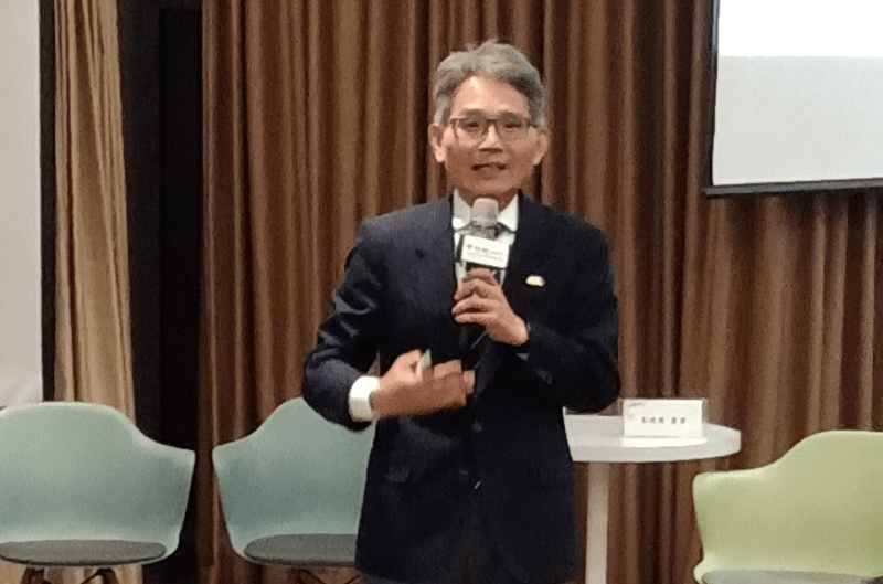 經濟部次長賴建信，在一場研討會中提到，因應世紀末可能升溫4°C，台灣要做好長期計畫、反思治理模式，做好調適。(圖/作者提供)