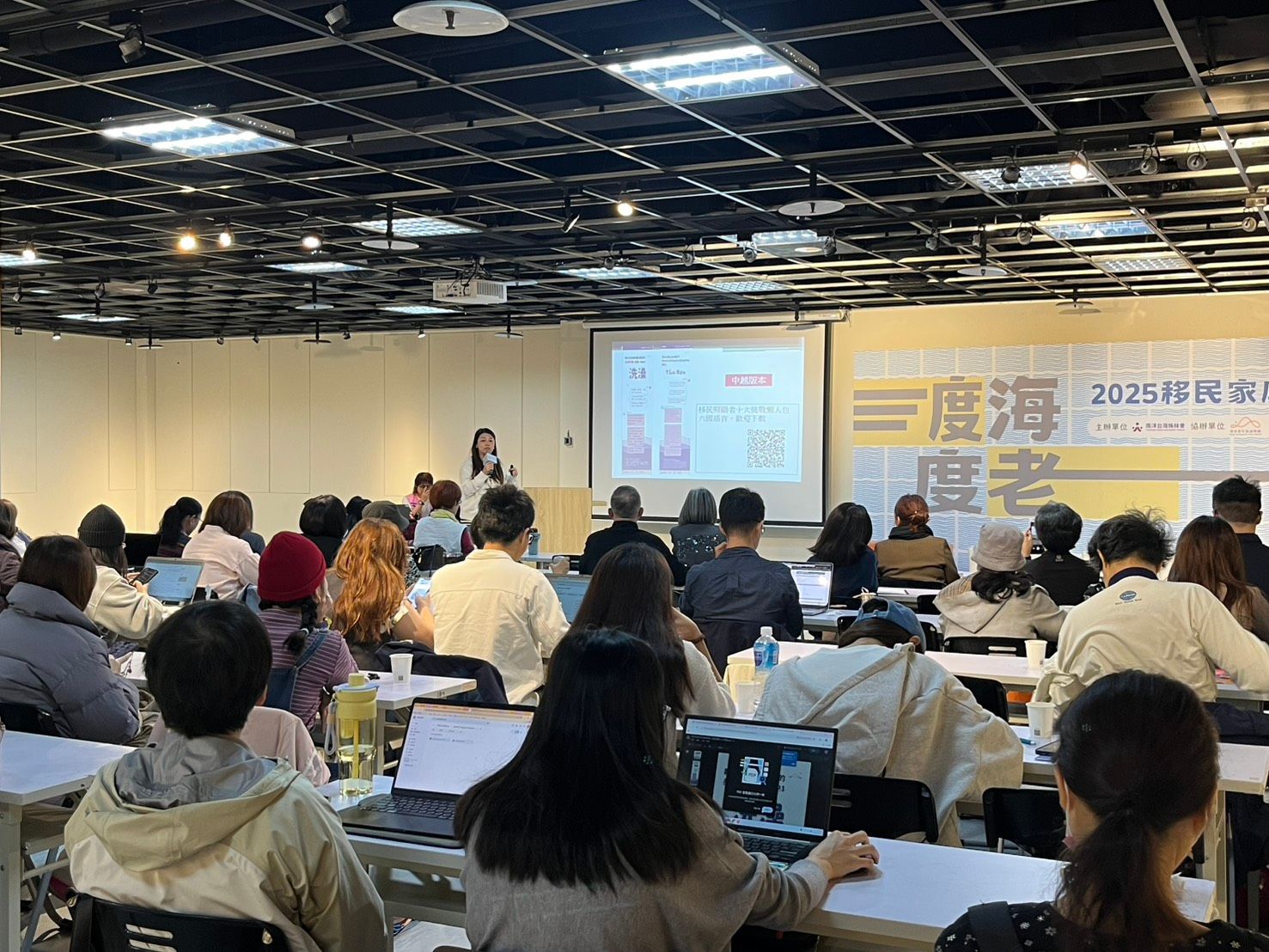 南洋台灣姊妹會經常舉辦座談會，了解新住民在台灣各項生活需求。(南洋姊妹會提供)