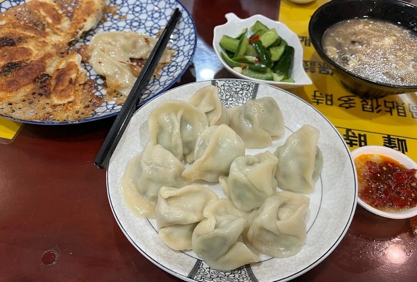 淡江大學周邊美食美食推薦：大漢天下蔬果高湯手工水餃。（圖／台灣旅行小幫手提供）