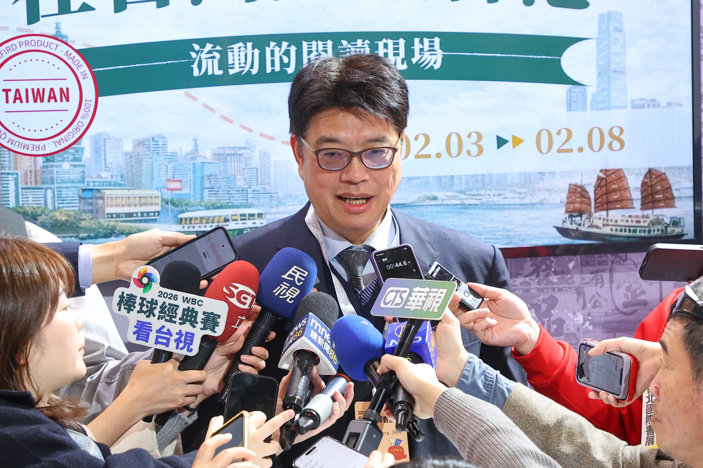 20260203-陸委會主委邱垂正3日出席「2026台北國際書展：在台灣閱讀香港」專區開幕茶會。（顏麟宇攝）