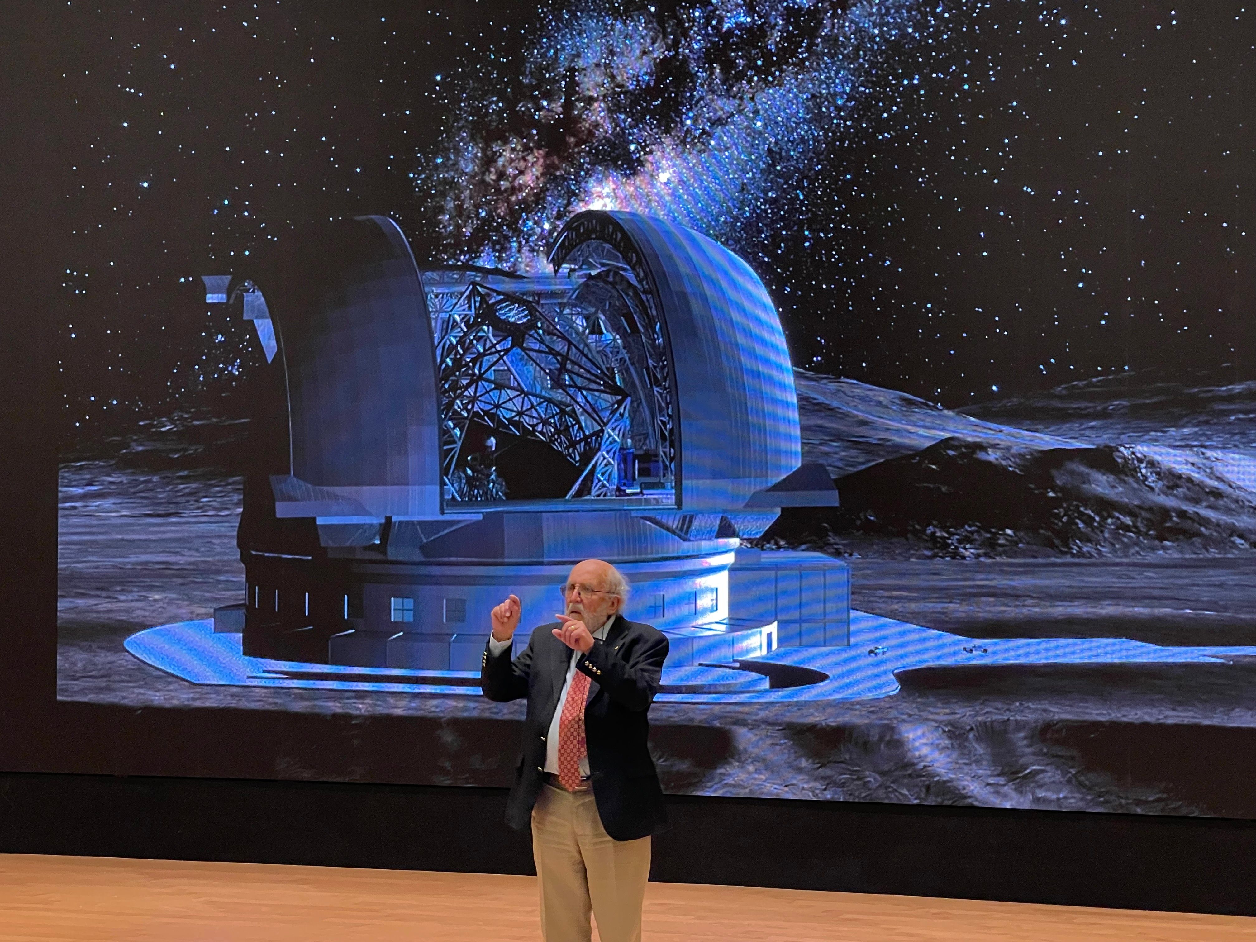 諾貝爾物理獎得主梅爾說，移民百萬人去火星，是不可能的。（謝錦芳攝）