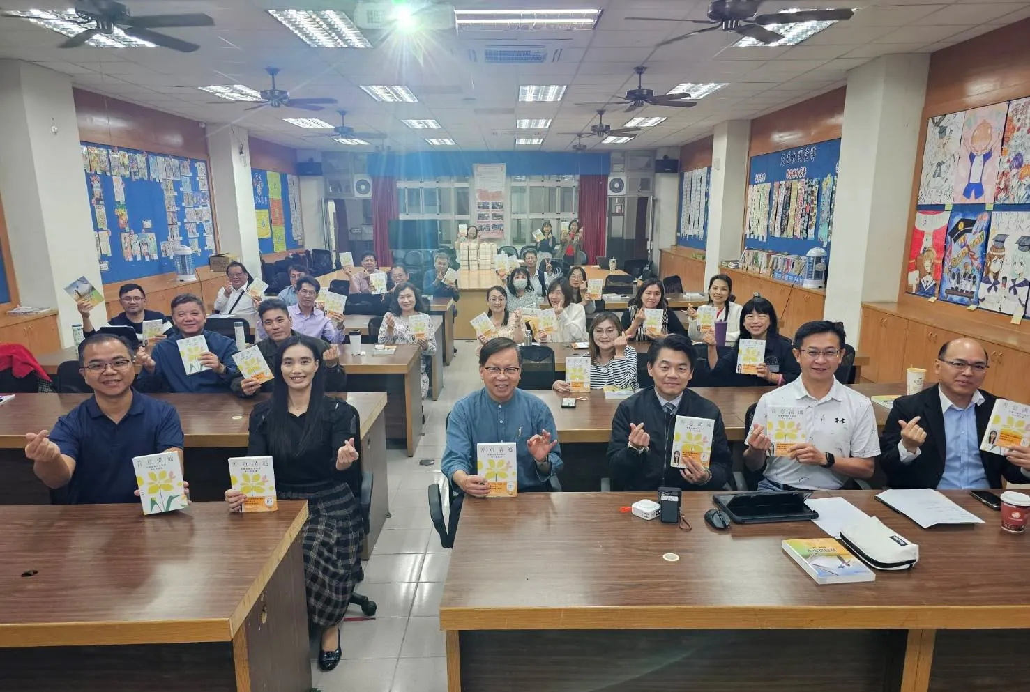 針對縣府加碼學校行政獎金，竹縣中小學校長協會代表全縣校長及行政同仁，表達最誠摯的感謝與高度肯定。（圖／新竹縣政府提供）