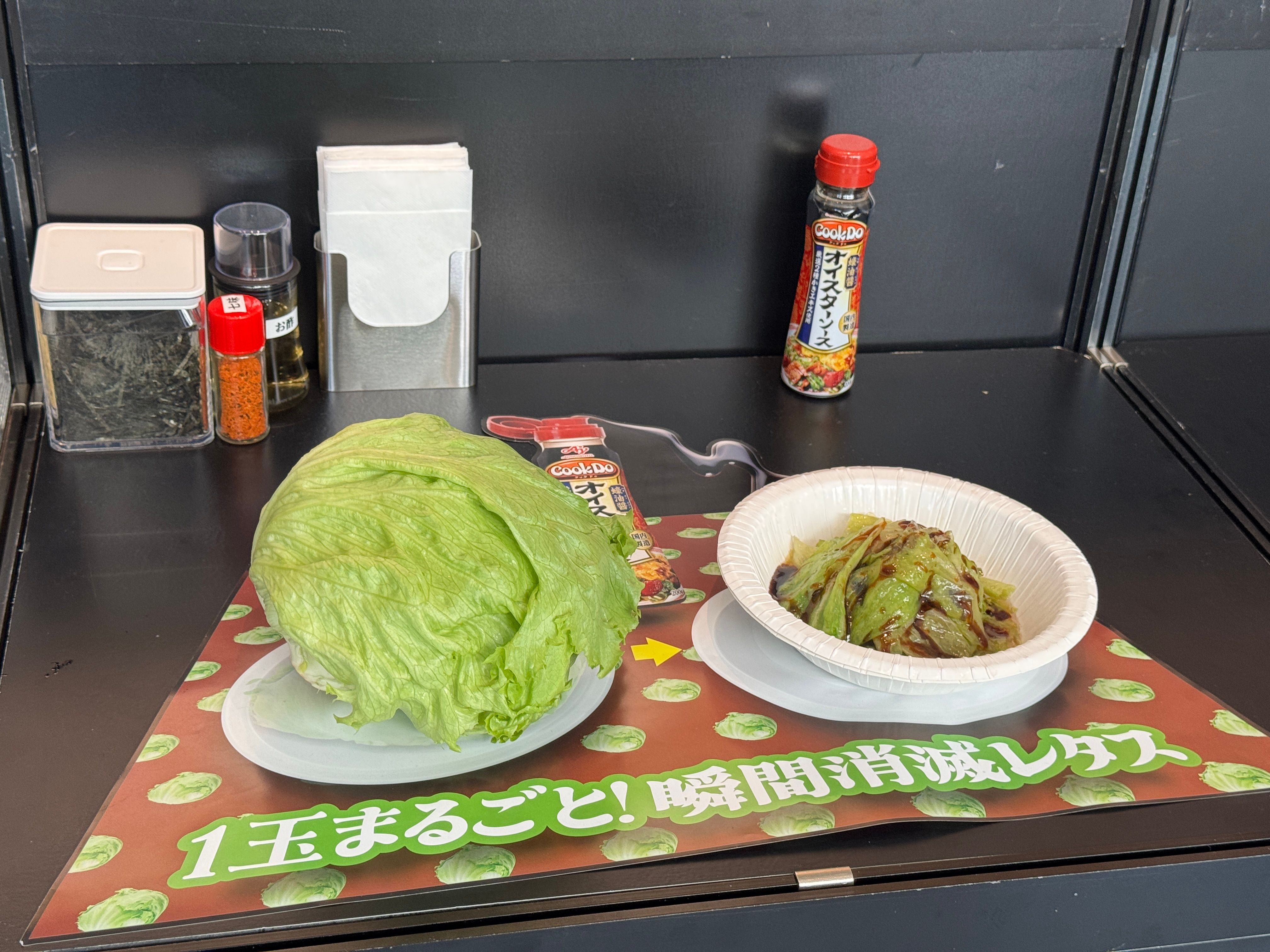 「冬のレタス廃棄問題と野菜不足を、『茹でる×オイスターソース』という意外な組み合わせと濃厚な旨味で解決に導く、味の素の戦略的ポップアップイベントである」。黃信維