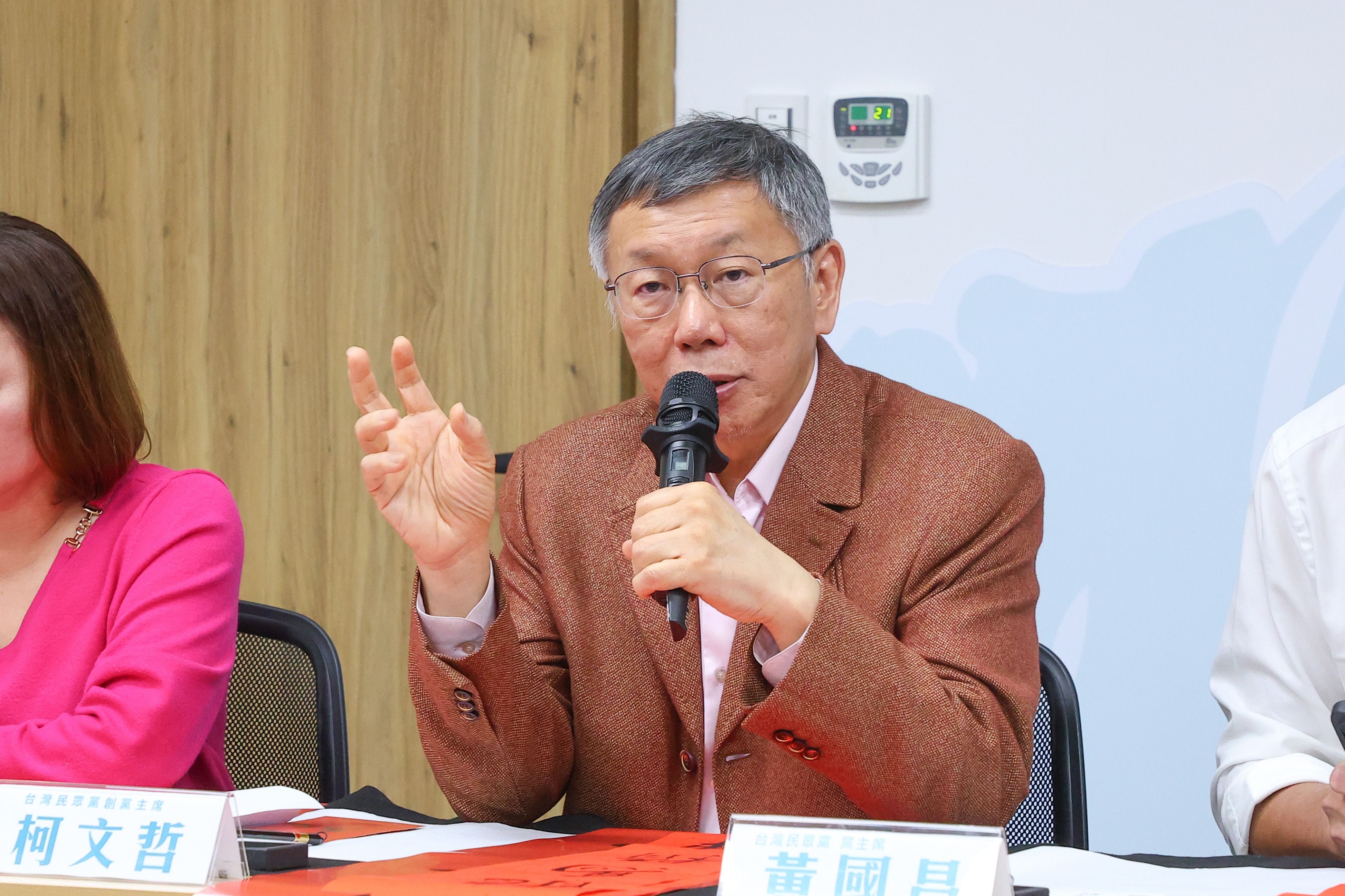 20260204-前民眾黨主席柯文哲4日出席「眾馬奔騰，萬眾同欣」民眾黨春節小物開箱記者會。（顏麟宇攝）