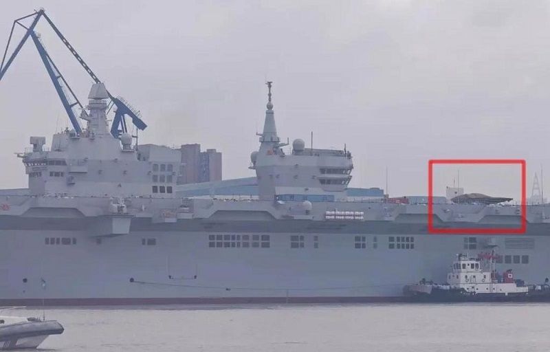 攻擊-21隱形攻擊無人機現身076型四川艦甲板。（微博）