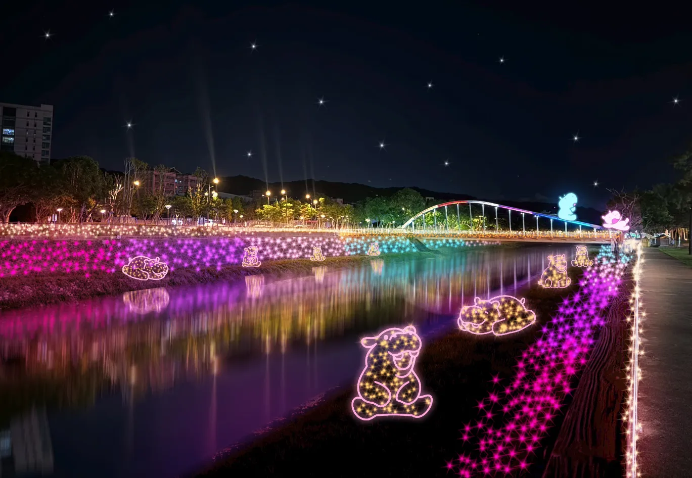 在南崁溪周邊，將設置多組可愛河馬燈飾點亮青溪橋。（圖／桃園市政府提供）
