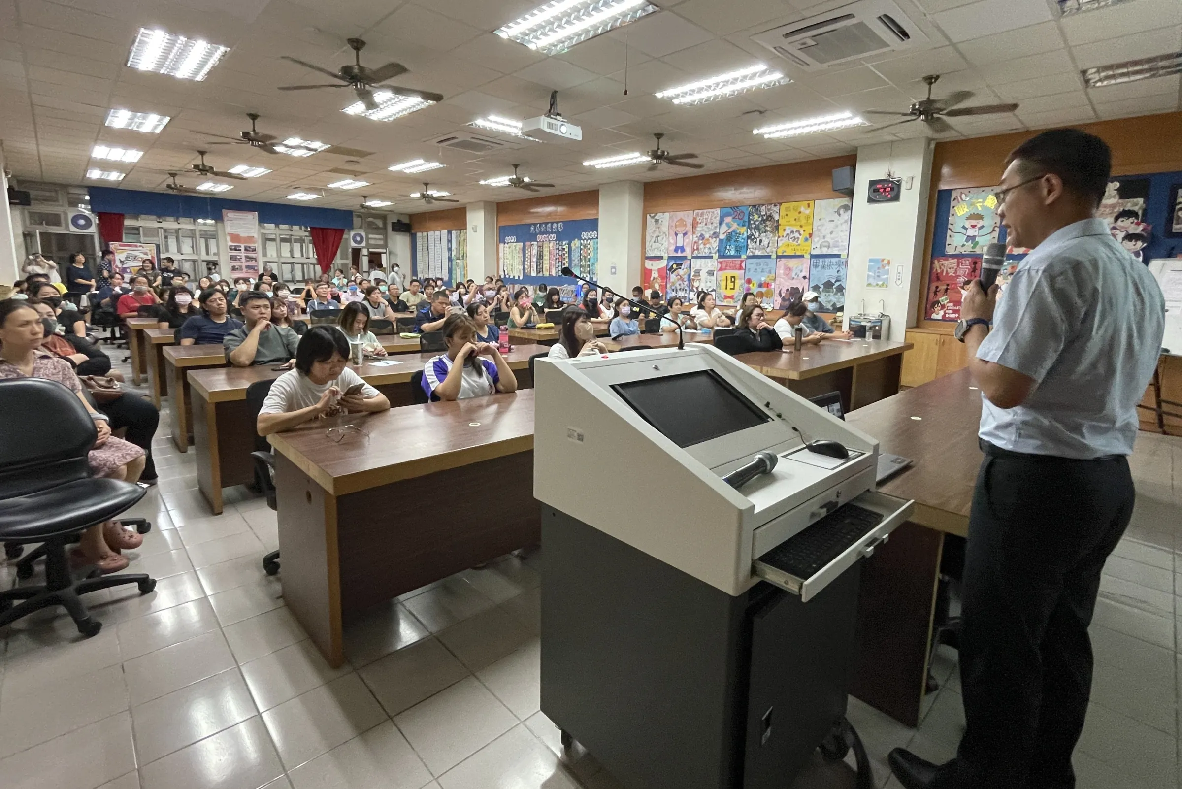 自強高工籌備處辧理家長說明會，現場座無虛席。（圖／新竹縣政府提供）