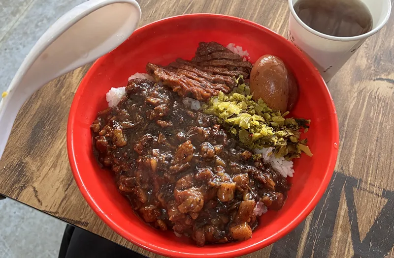 台青陳小姐製作的「滷肉飯」。（田暢拍攝）