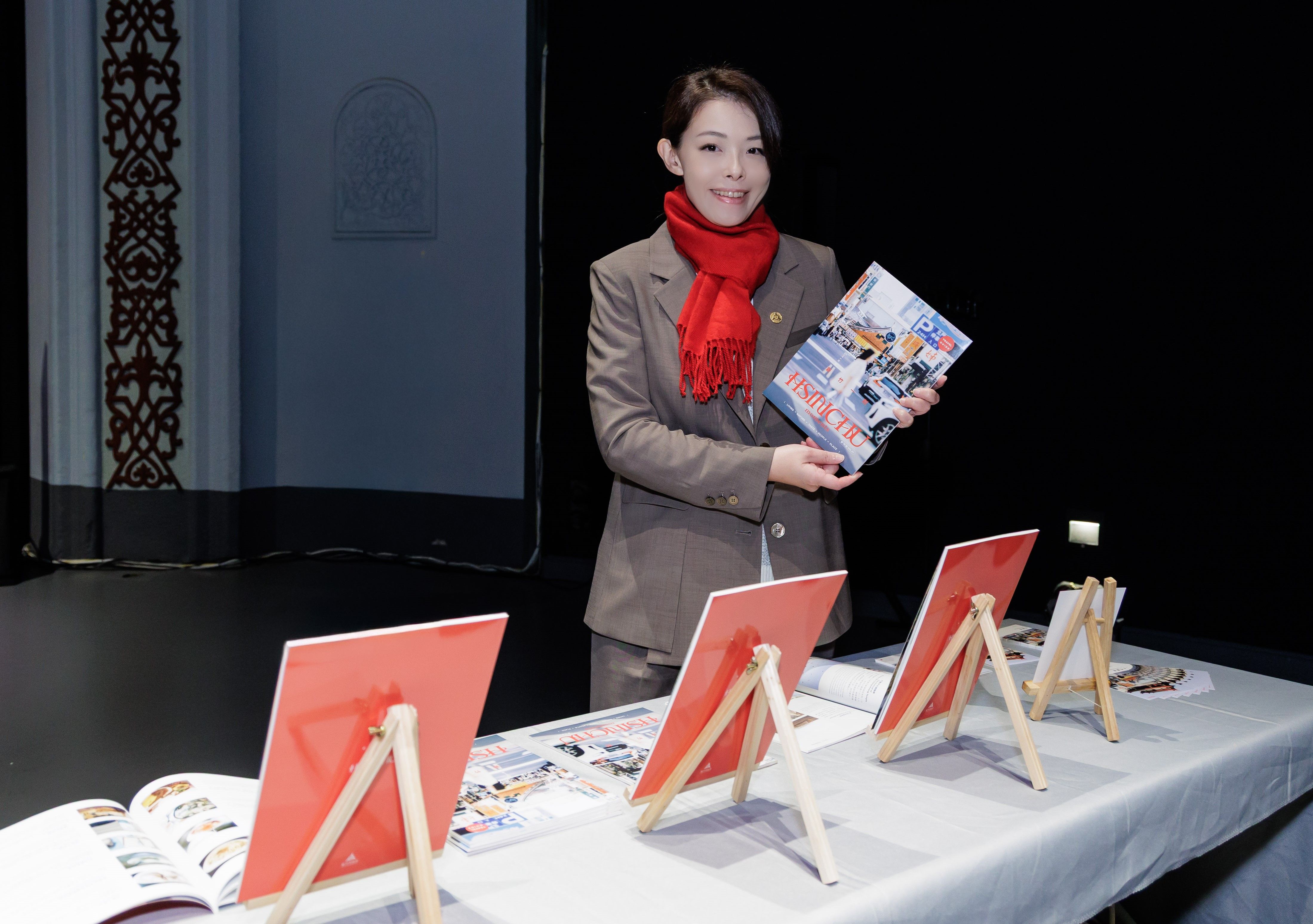 高虹安市長期盼透過「新竹一刻」專刊帶給全國旅客更深度的旅遊體驗。(圖/新竹市政府提供)