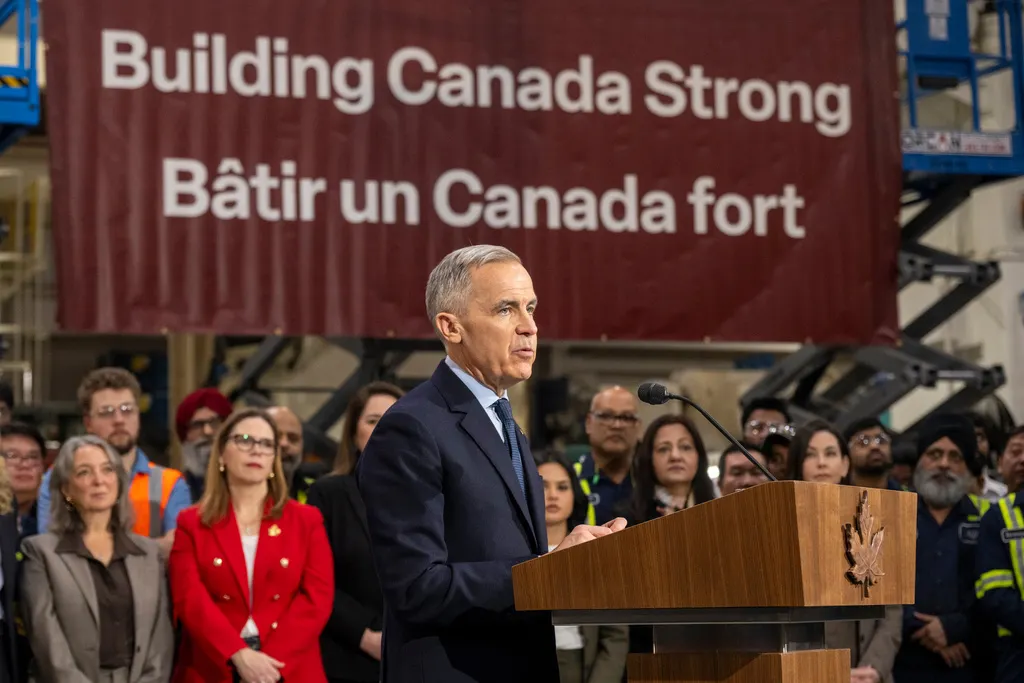 加拿大總理卡尼拜訪該國國內汽車工廠。（美聯社）