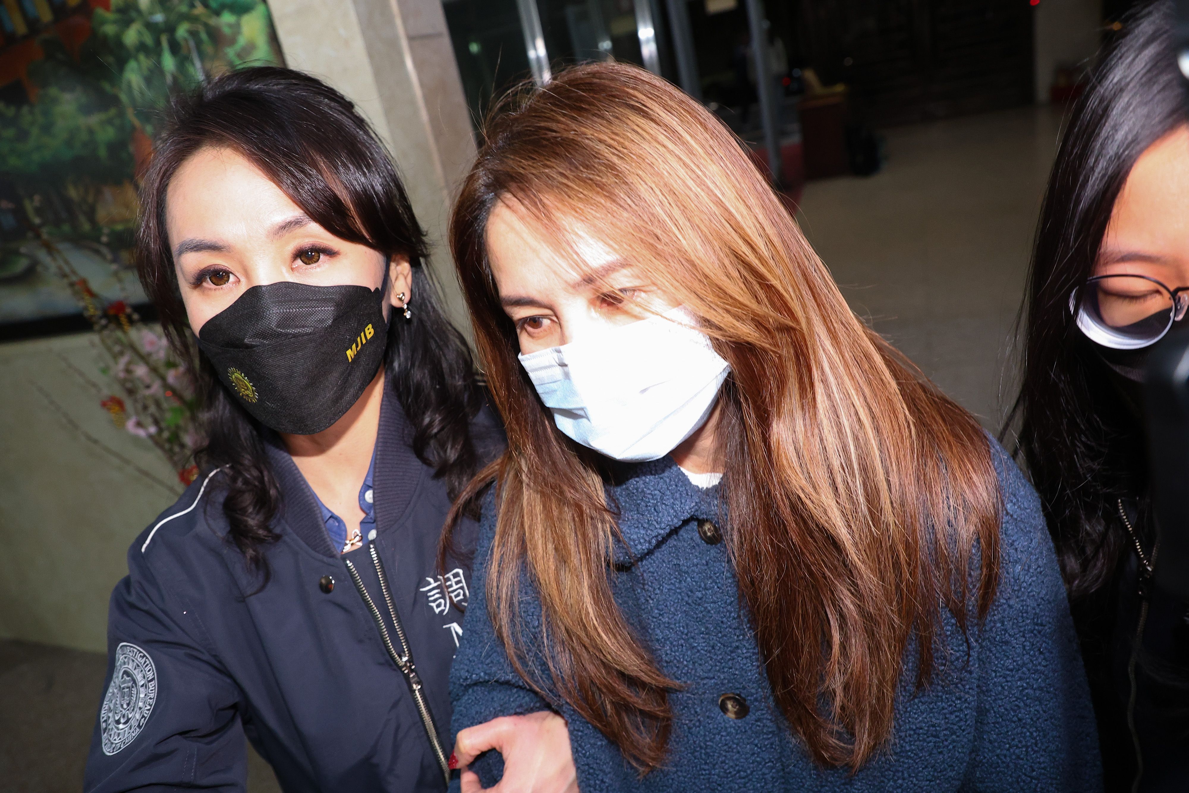 20260212-無黨籍立委高金素梅（右）12日由調查局移送至北檢複訊。（顏麟宇攝）