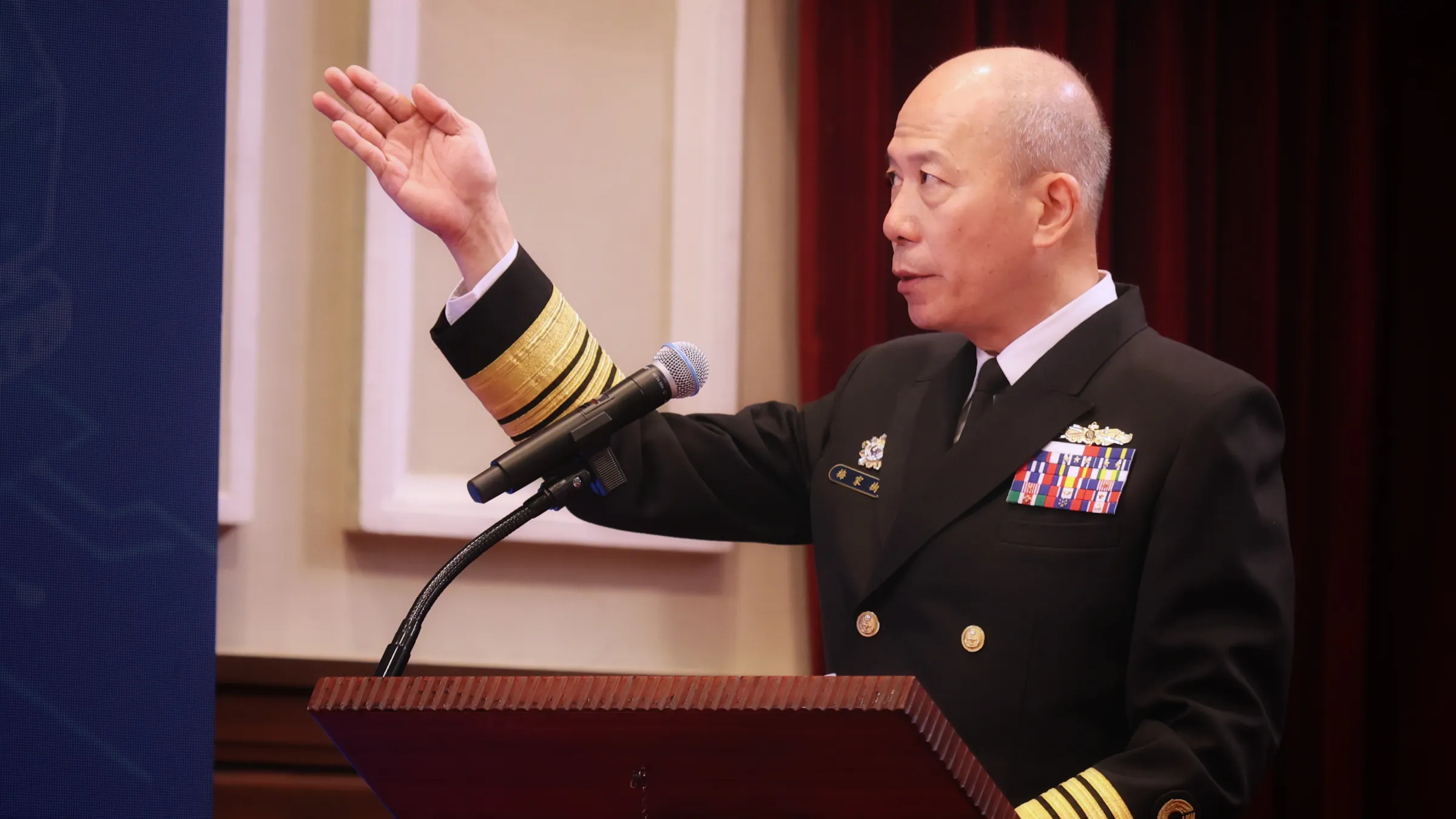 Chief of the General Staff Admiral Mei Chia-shu at a press conference supporting a special defense procurement bill.