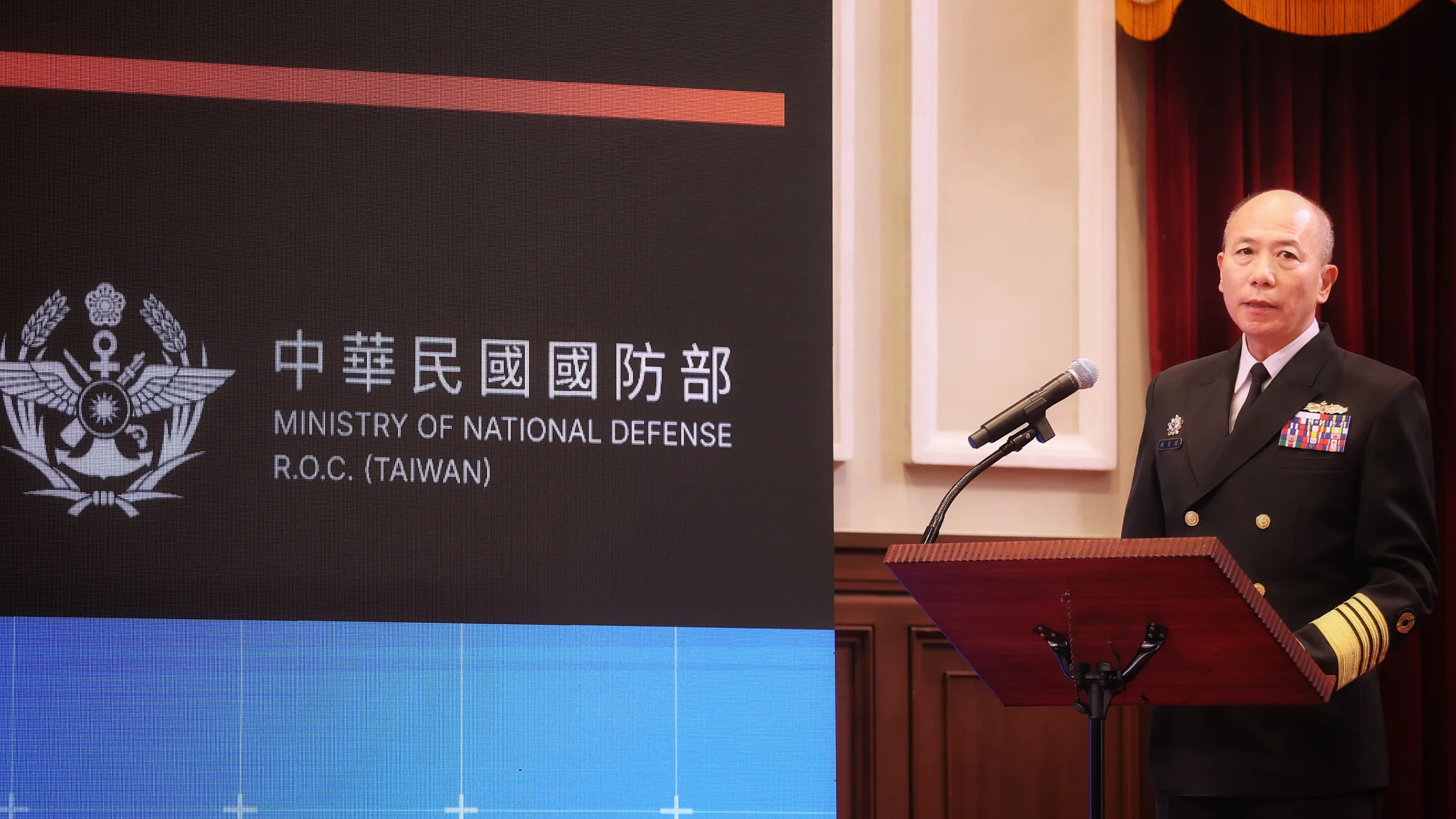 20260211-參謀總長梅家樹11日出席「國家安全不能等！支持國防採購特別條例」記者會。（柯承惠攝）