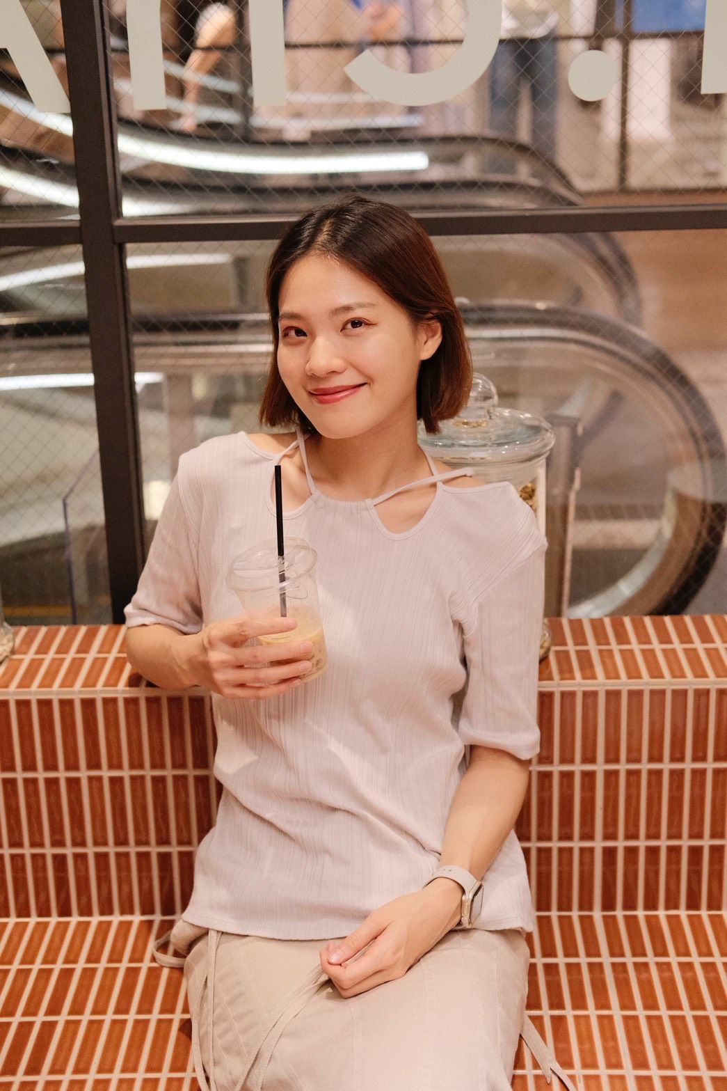 ファッション留学生から無職の低迷期を経て、Seki氏は貿易と執筆の二刀流で、親の庇護を脱ぎ捨て自立した在日職人へと進化した。Seki