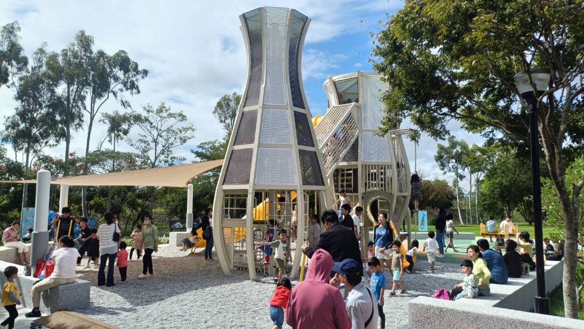 台中親子出遊新去處-后里環保公園-孩籽世界遊戲場-攀爬-彈跳-交通學習一次滿。(圖/台中市政府)